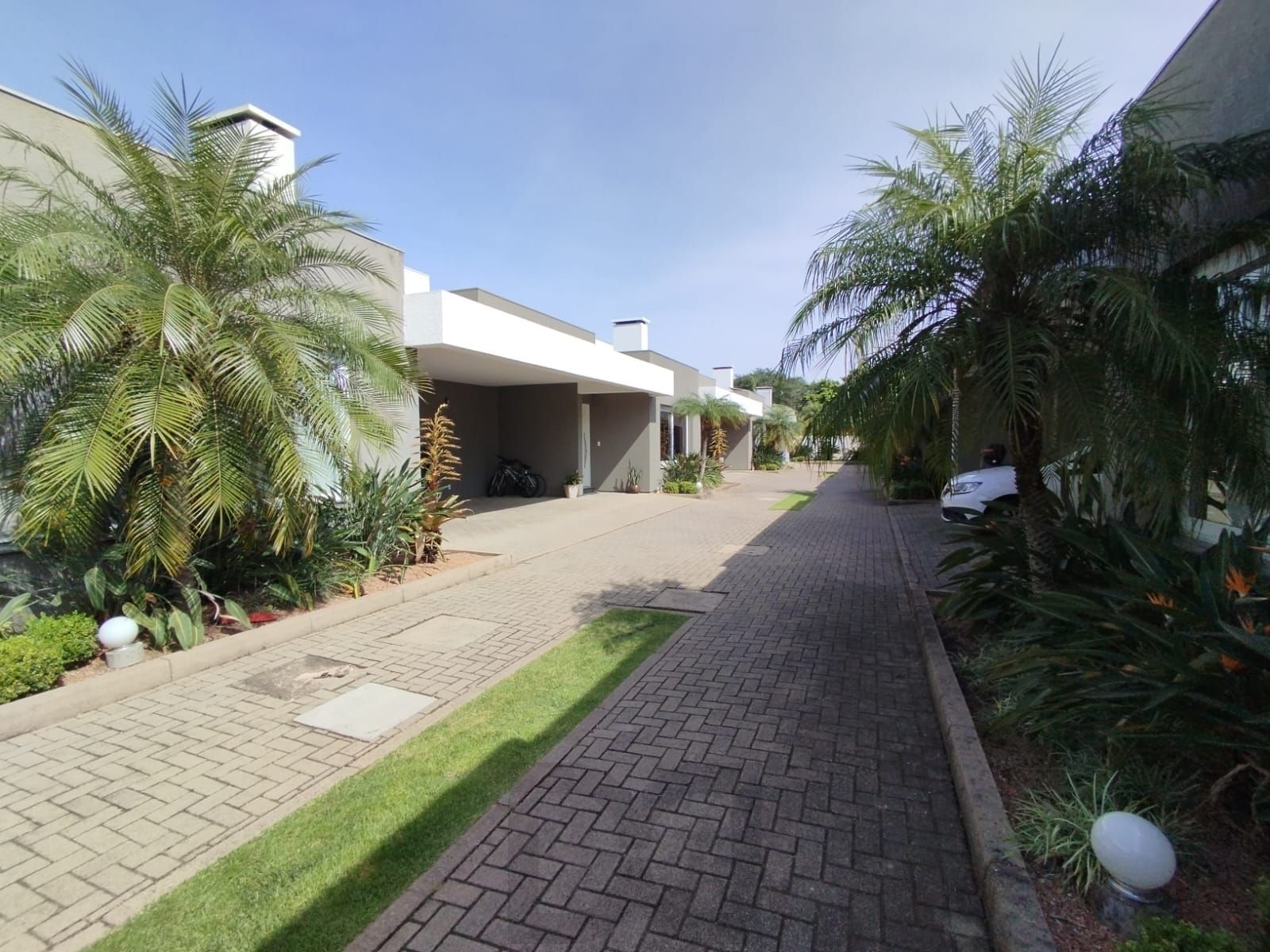 Linda casa condomínio, 3 suítes, piscina, 3 vagas cobertas. — foto 3