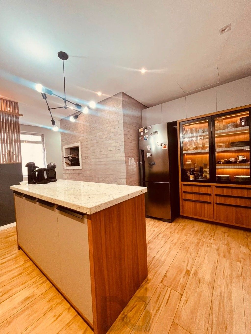 Excelente apartamento no bairro Menino Deus, com 3 dormitórios, transformado em 2 dormitórios, sendo 1 suíte e 1 vaga de garagem. — foto 11