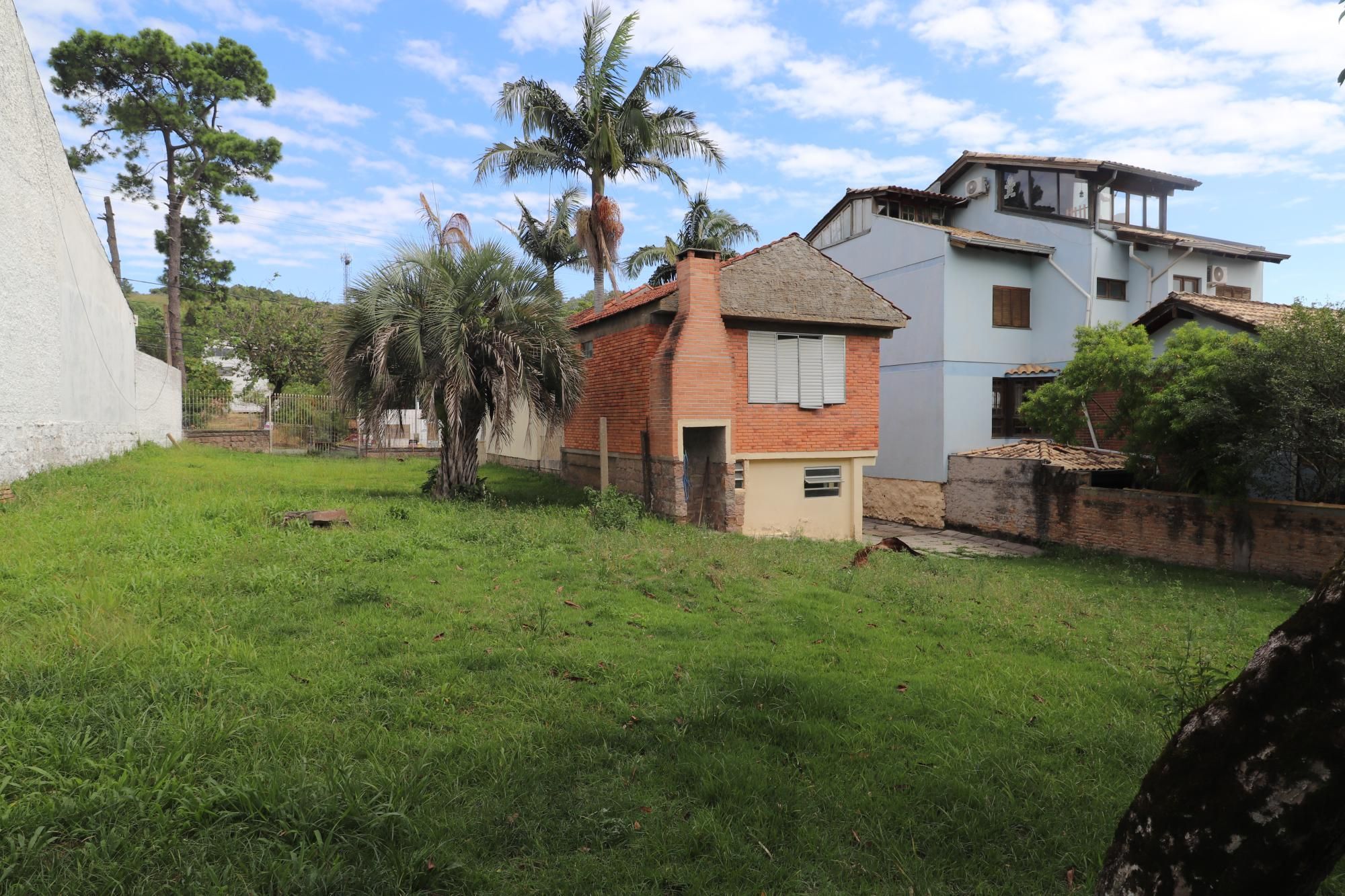 Excelente terreno plano, medindo 10,50 metros de testada por 61,6 metros de comprimento, totalizando 646,8m2. — foto 5