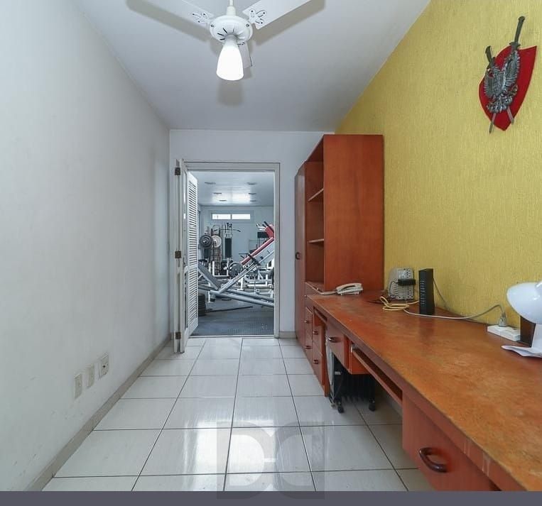 Maravilhosa Residência em condomínio com 4 dormitórios sendo 1 suíte. — foto 18