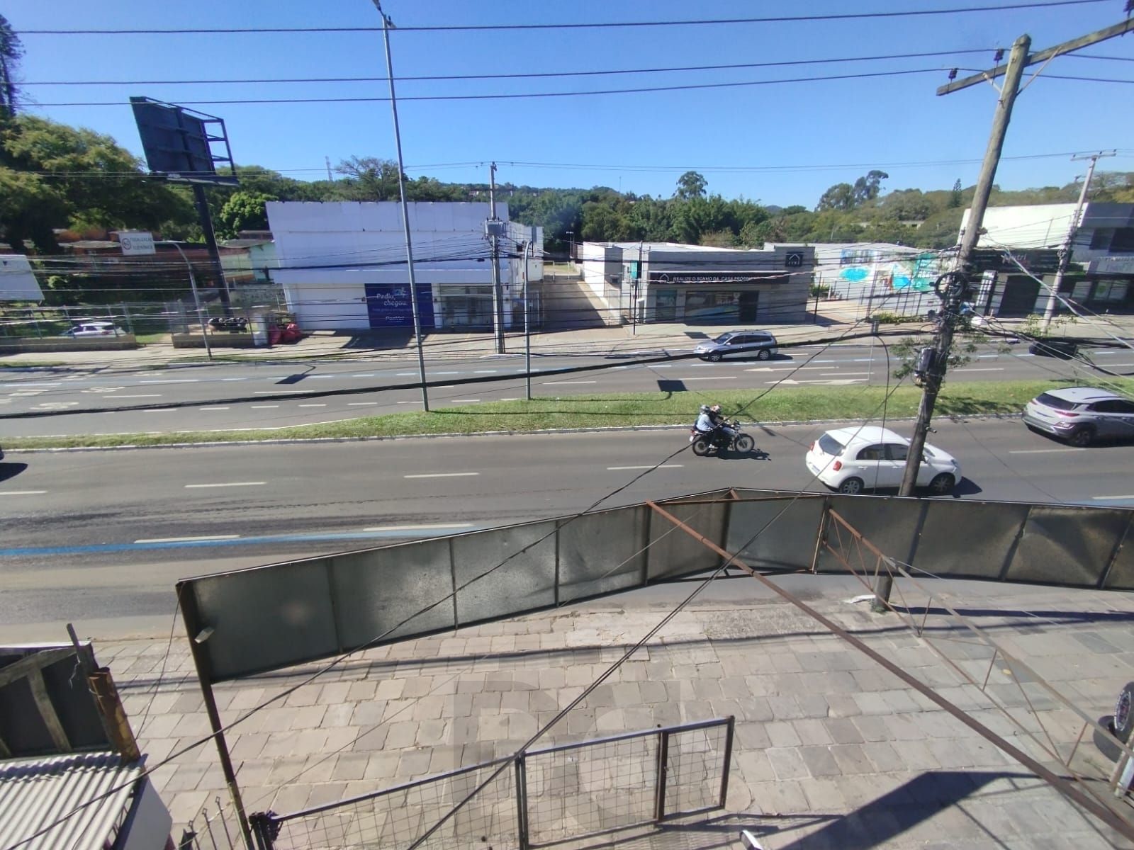 Sala 50m² de frente para Av. cavalhada, 1 banheiro. — foto 12
