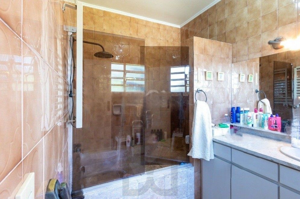 Excelente casa com 5 dormitórios, 2 suítes, 3 vagas de garagem e uma vista perene para o por do sol no Guaiba. — foto 48