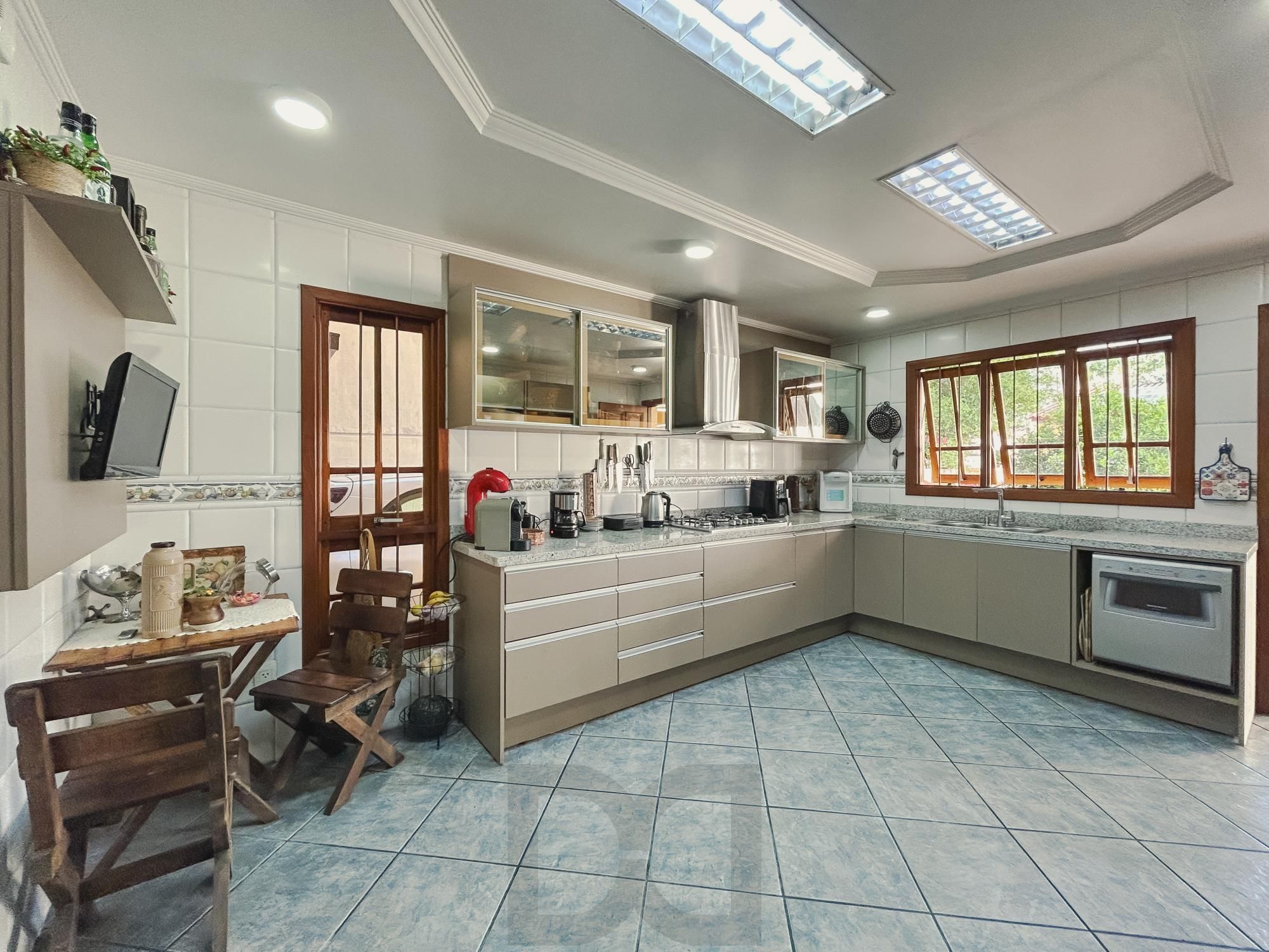 Casa com 4 suítes, piscina e área gourmet no bairro Tristeza. — foto 13