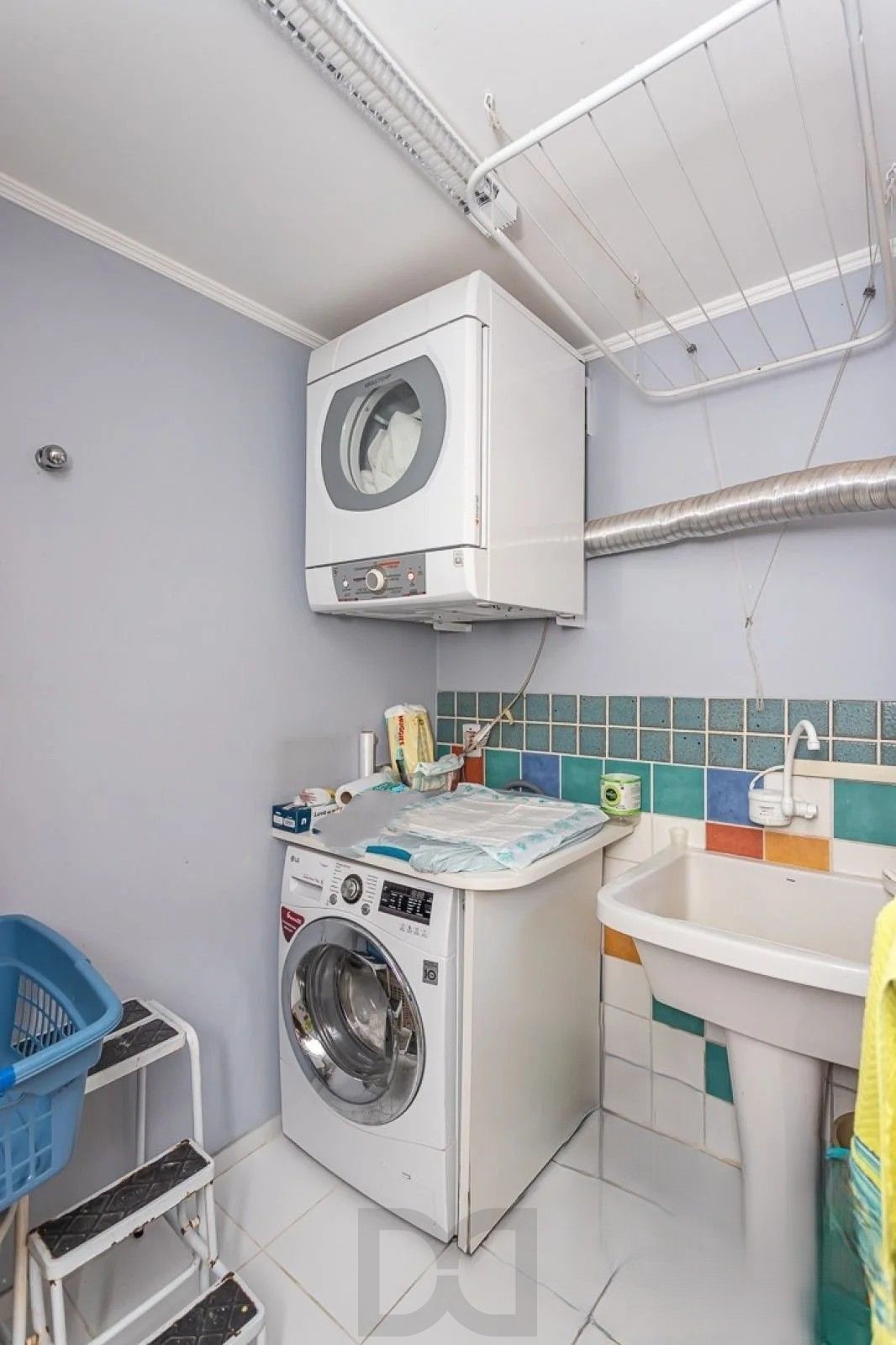 Casa em condomínio no Bairro Ipanema com 4 dormitórios sendo 2 suítes e 3 vagas de garagem. — foto 12