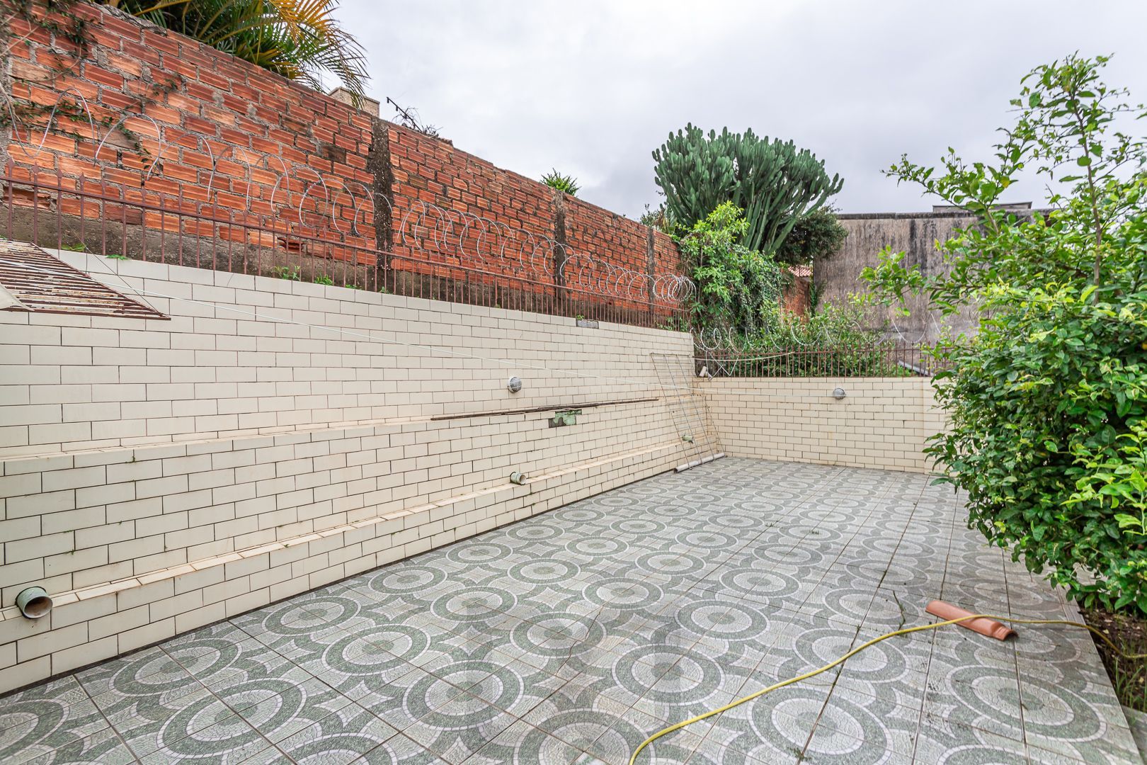 Excelente casa de dois pavimentos no bairro Ipanema, com 238m² de área privativa, 4 dormitórios, 1 suíte e 2 vagas de garagem. — foto 40