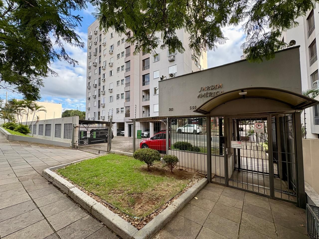 Apartamento 2 dormitórios com sacada e churrasqueira e vaga de garagem coberta — foto 3