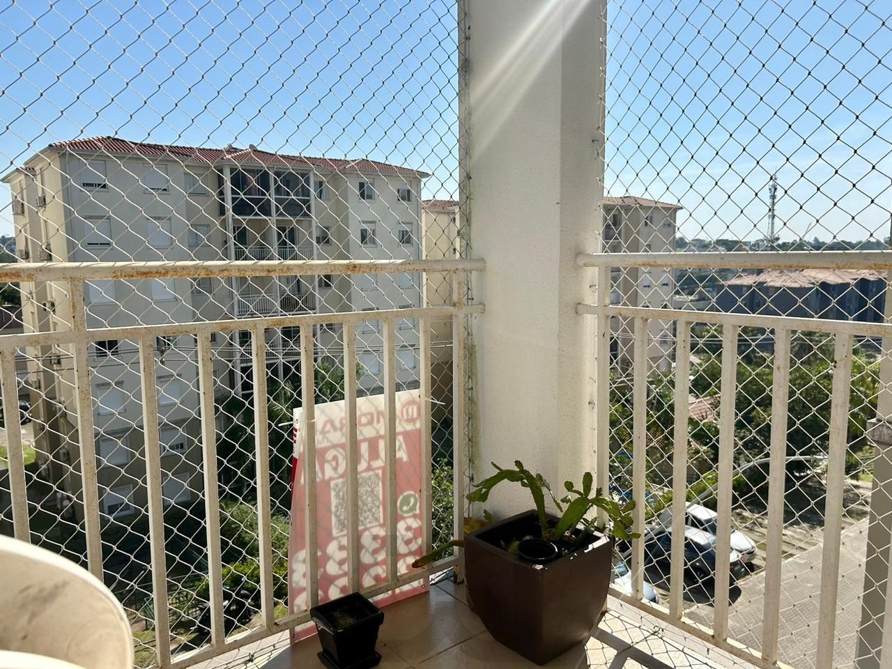 Apartamento semi mobiliado 2 dormitórios com sacada e vaga de garagem em condomínio com infra completa — foto 4