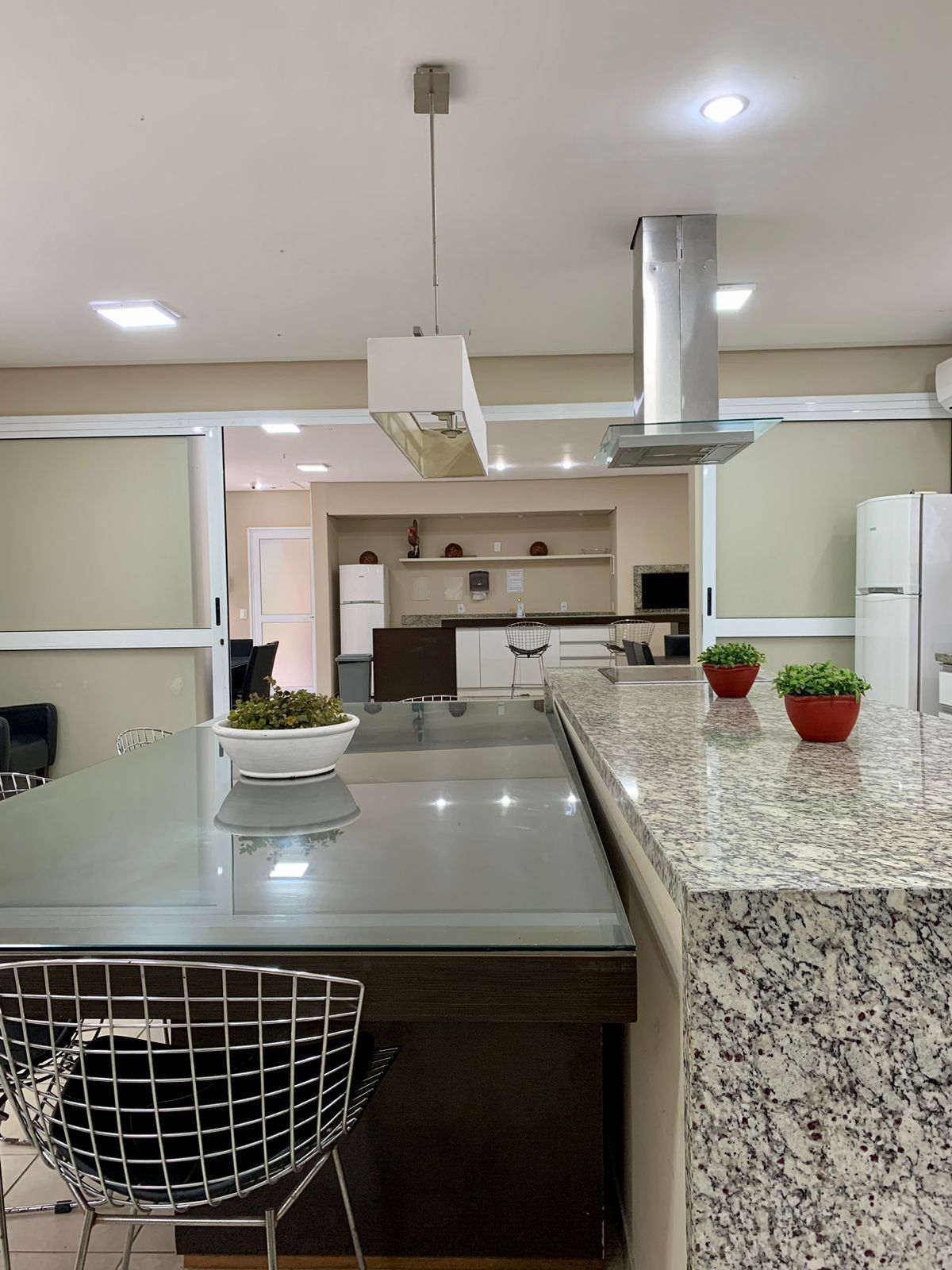 Apartamento semi mobiliado 2 dormitórios com sacada e vaga de garagem em condomínio com infra completa — foto 25