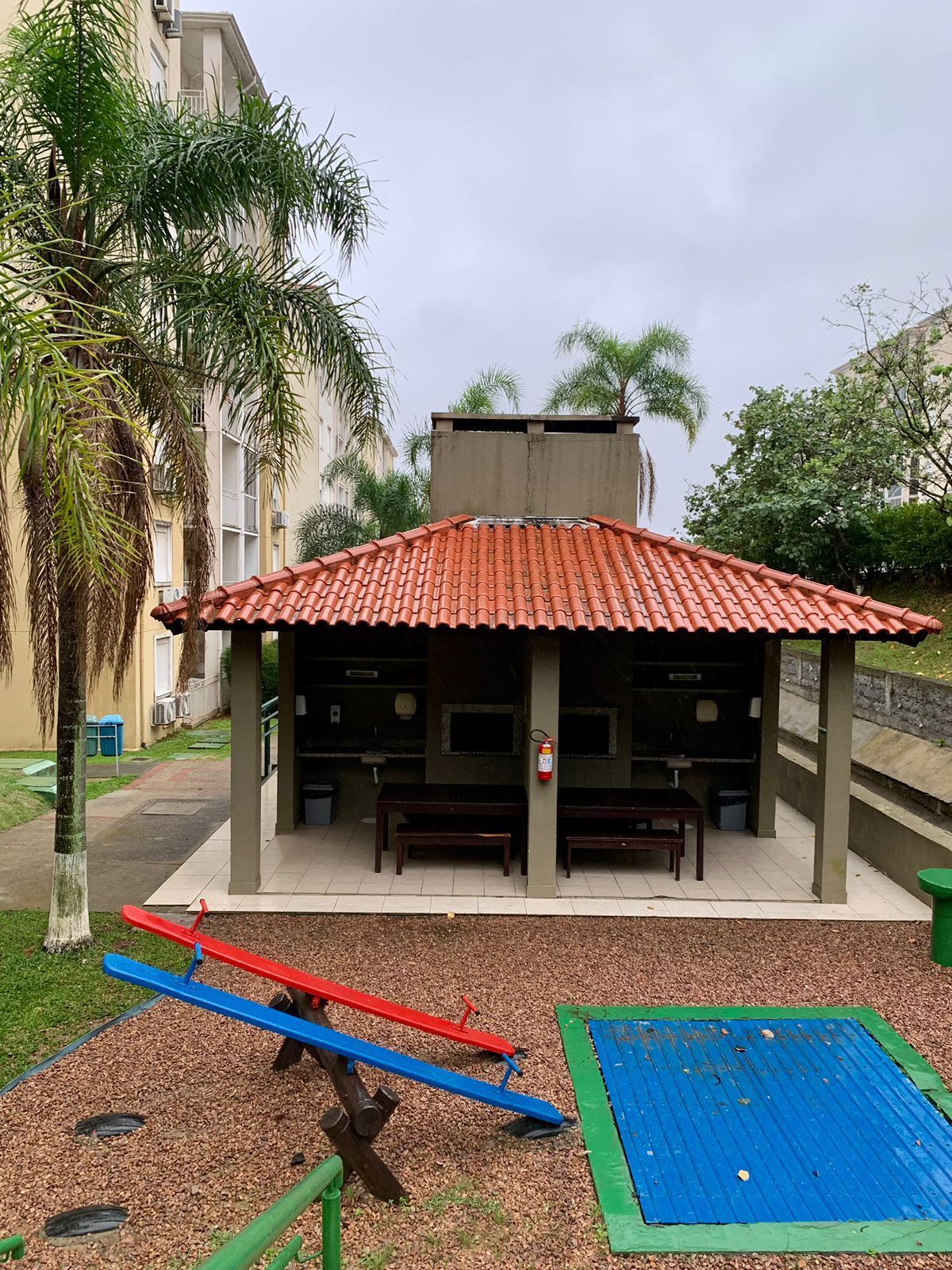 Apartamento semi mobiliado 2 dormitórios com sacada e vaga de garagem em condomínio com infra completa — foto 13