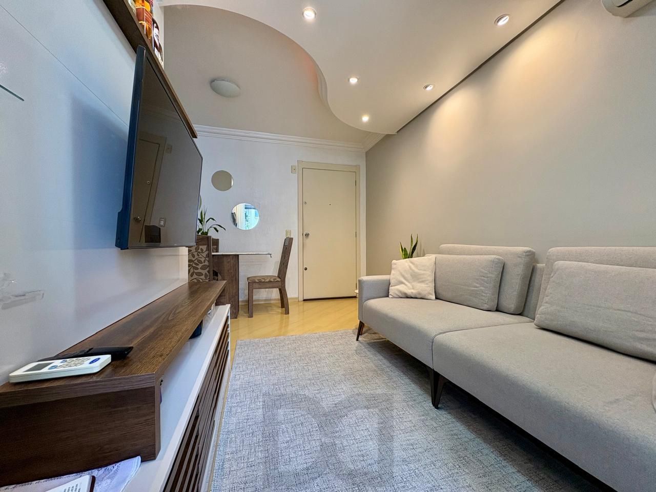 Apartamento 2 dormitórios com sacada e churrasqueira e vaga de garagem coberta — foto 6