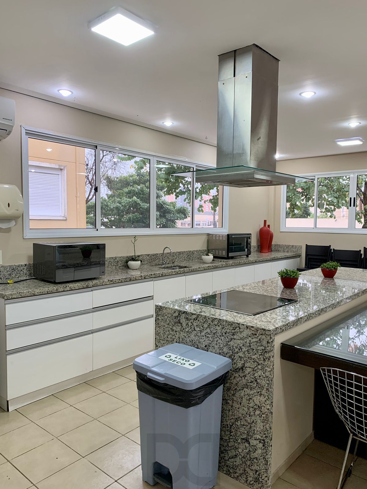 Apartamento semi mobiliado 2 dormitórios com sacada e vaga de garagem em condomínio com infra completa — foto 30