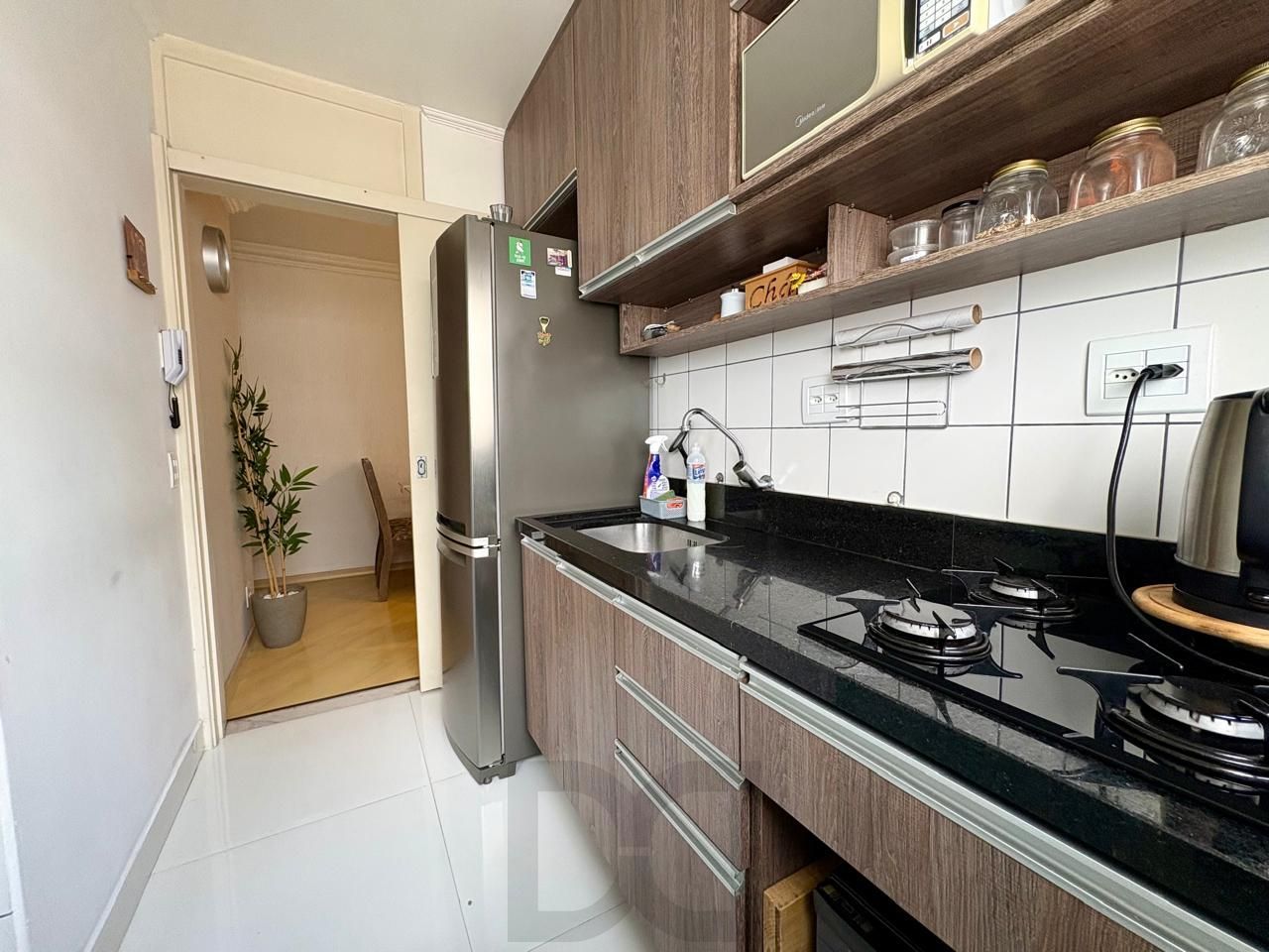 Apartamento 2 dormitórios com sacada e churrasqueira e vaga de garagem coberta — foto 11