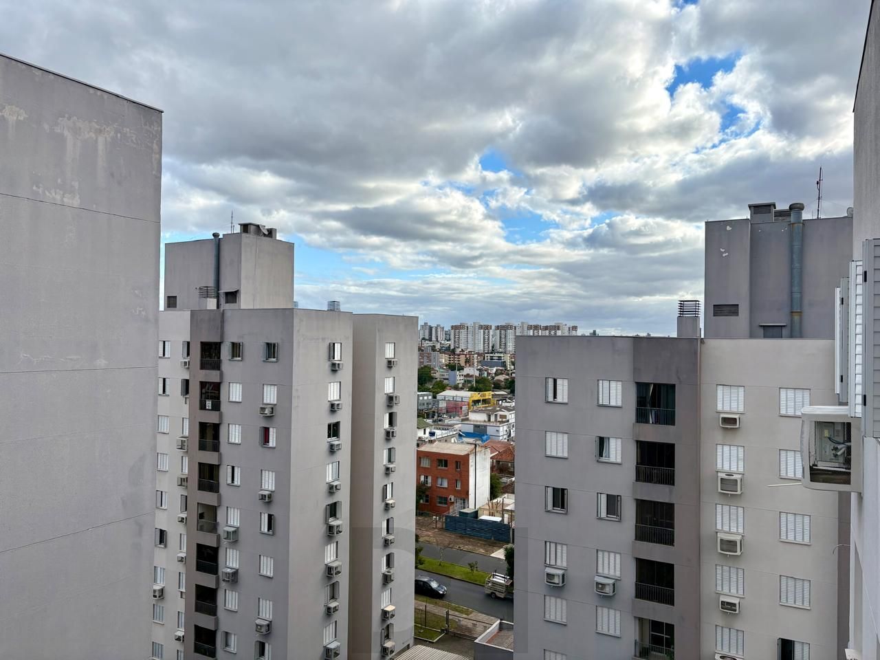 Apartamento 2 dormitórios com sacada e churrasqueira e vaga de garagem coberta — foto 8