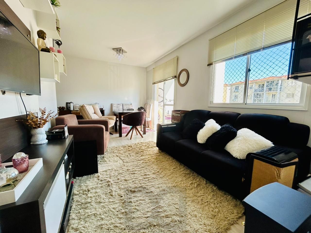 Apartamento semi mobiliado 2 dormitórios com sacada e vaga de garagem em condomínio com infra completa — foto 3