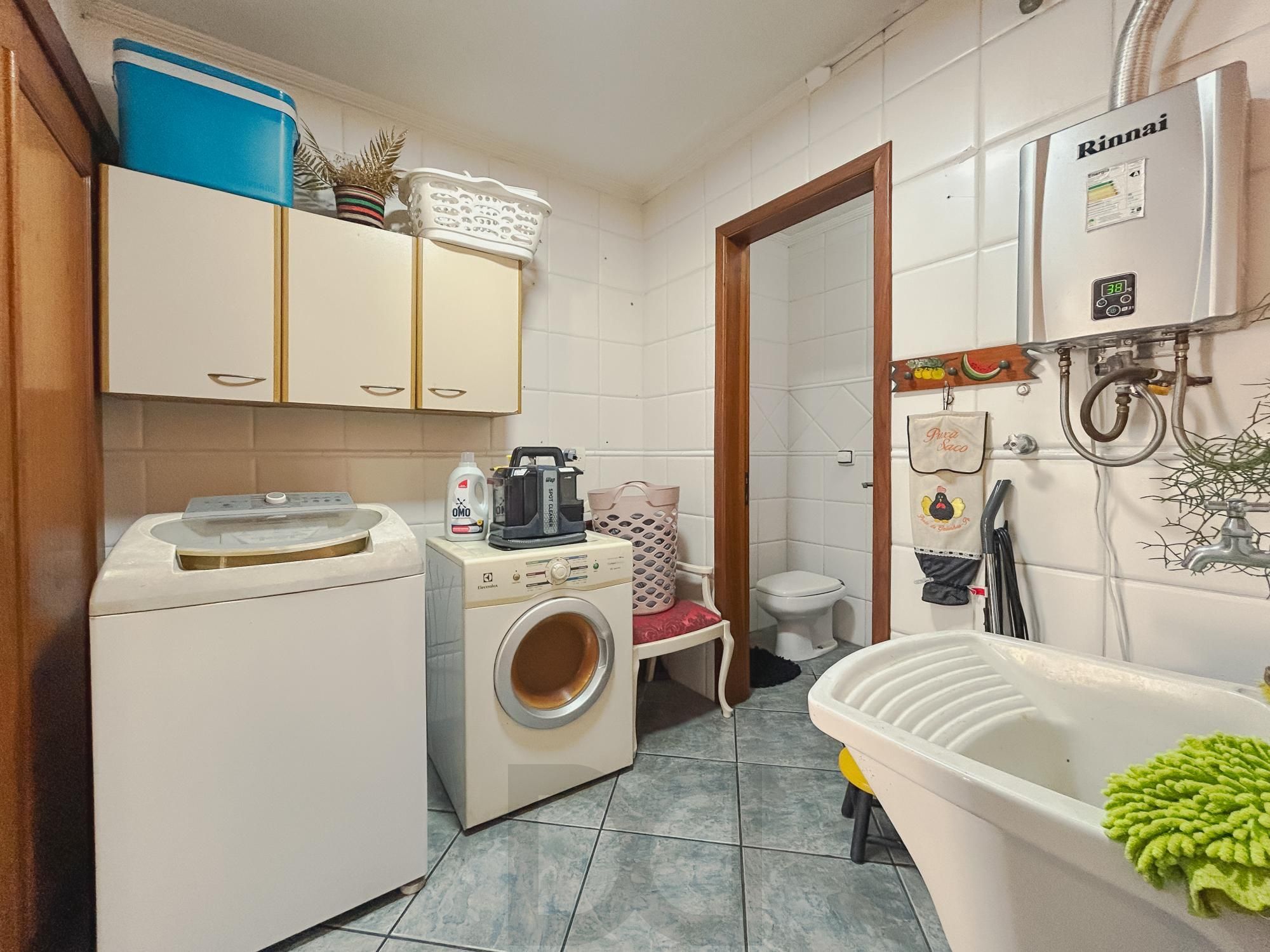 Casa com 4 suítes, piscina e área gourmet no bairro Tristeza. — foto 24