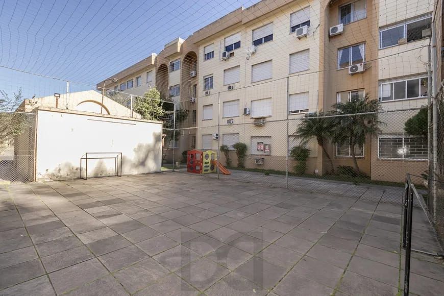 Apartamento de 2 quartos, no Bairro Tristeza, semi-mobiliado, com vaga escriturada. — foto 2