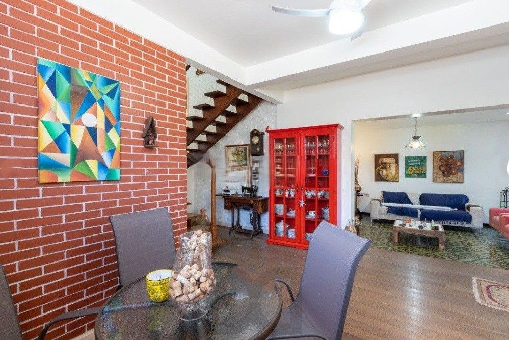 Excelente casa com 5 dormitórios, 2 suítes, 3 vagas de garagem e uma vista perene para o por do sol no Guaiba. — foto 15