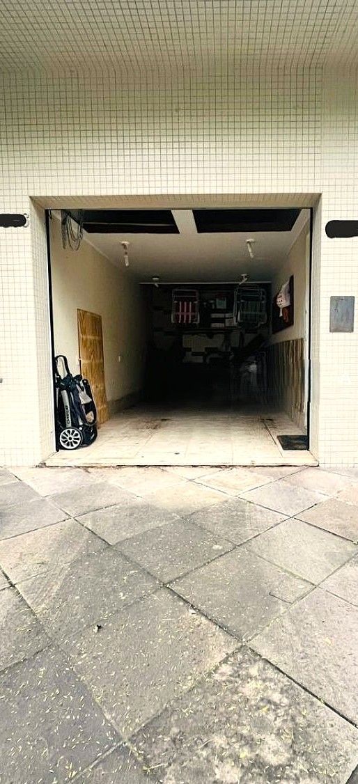 Excelente apartamento no bairro Menino Deus, com 3 dormitórios, transformado em 2 dormitórios, sendo 1 suíte e 1 vaga de garagem. — foto 25