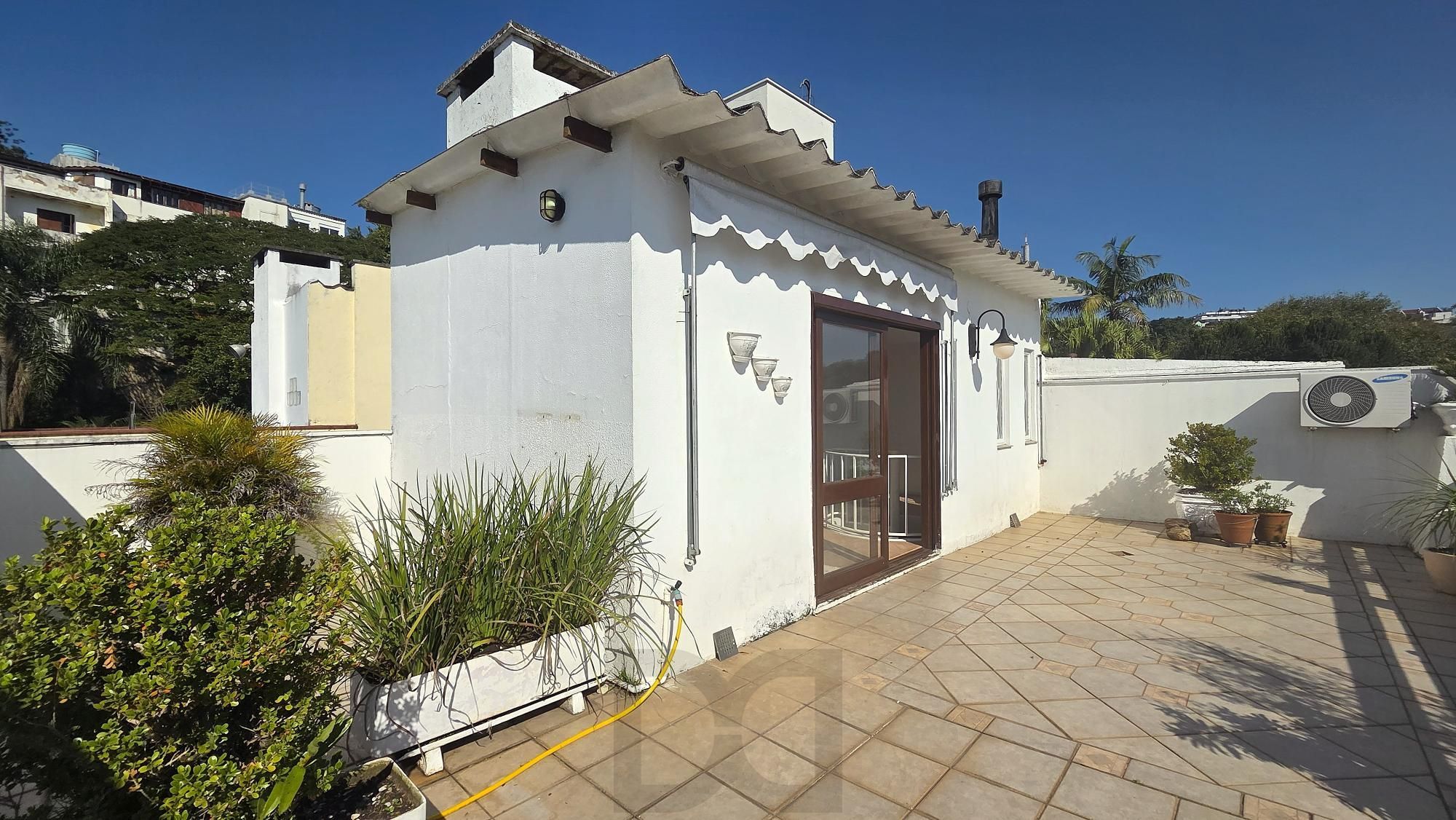 Excelente cobertura com 154m² de área privativa, 2 dormitórios e 1 vaga de garagem, localizada no bairro Menino Deus. — foto 19