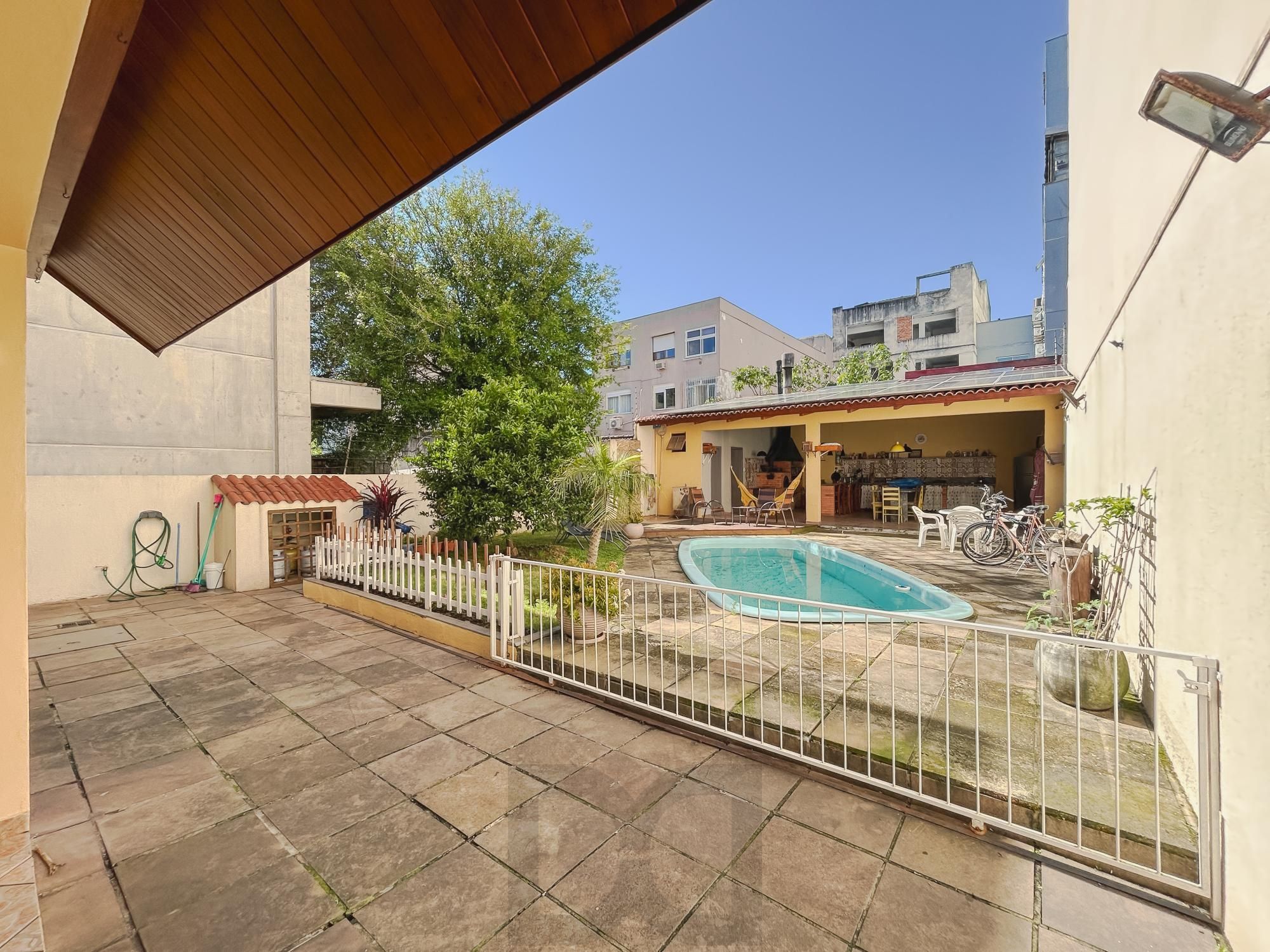 Casa com 4 suítes, piscina e área gourmet no bairro Tristeza. — foto 15