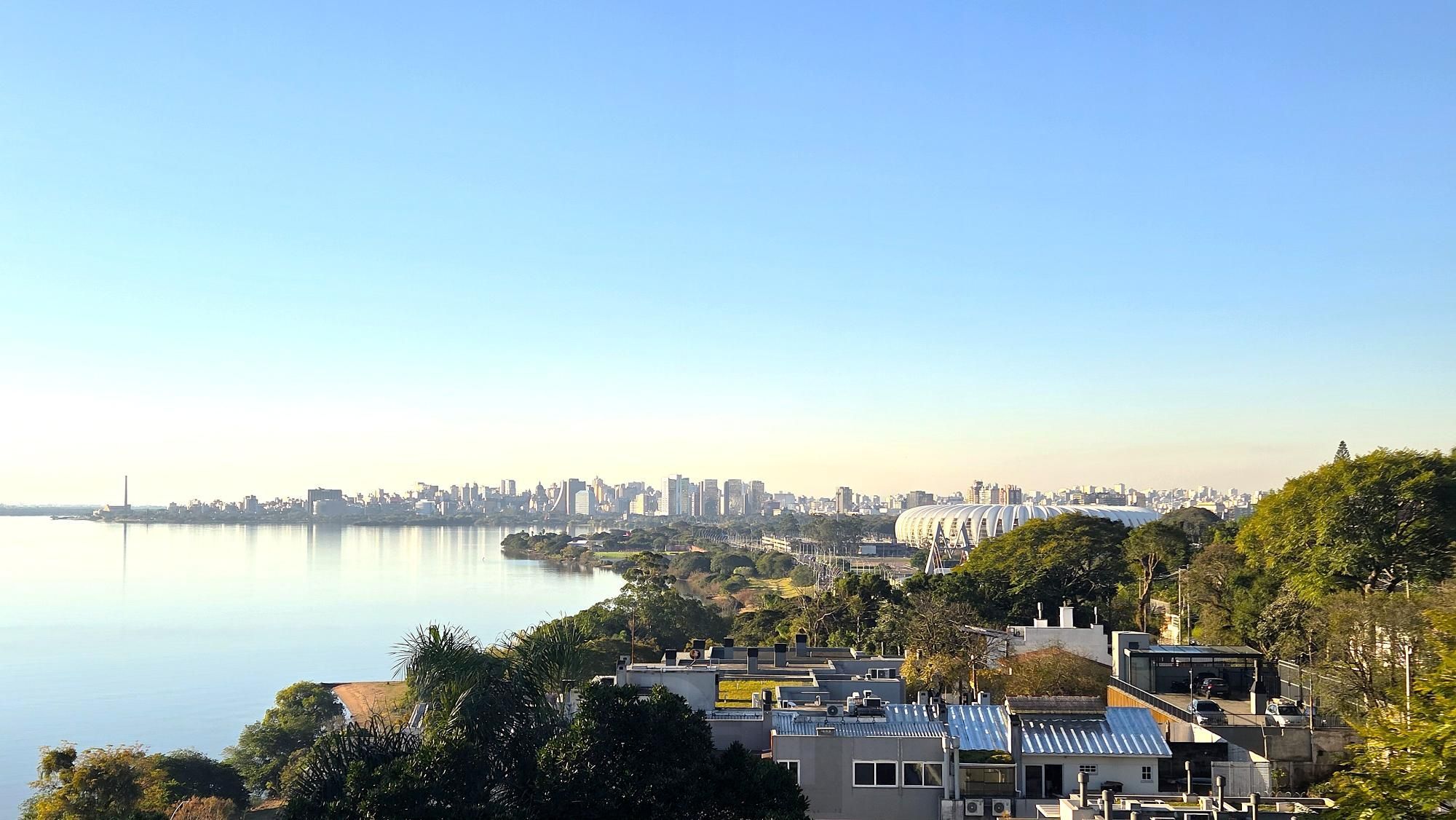 Cobertura de Alto Padrão com 357m2, 3 suítes e 3 vagas de garagem. Vista Permanente para o Guaíba | Porteira Fechada | Bairro Cristal. — foto 40