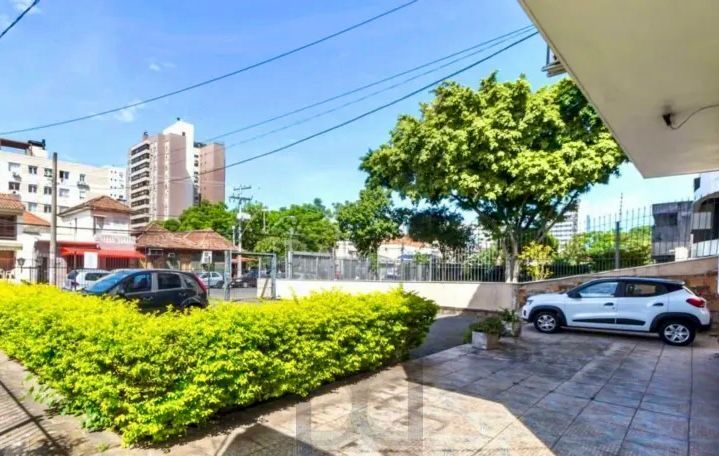 Ótimo apartamento térreo 2 dormitórios, com estacionamento, no coração do Bairro Menino Deus. — foto 3