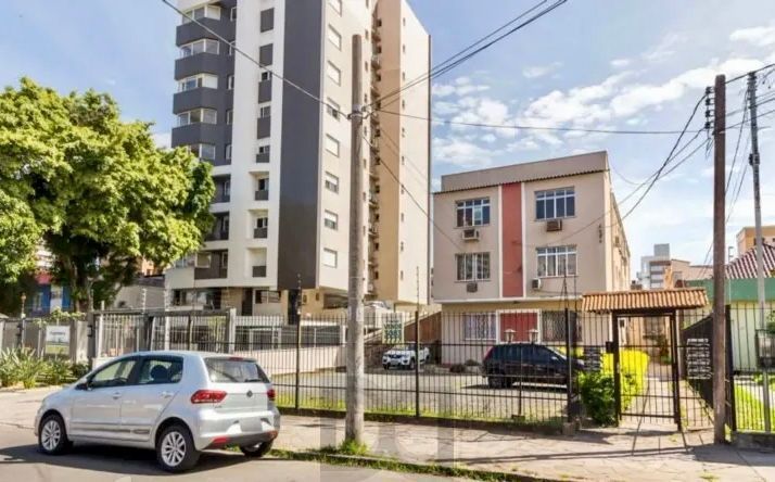 Ótimo apartamento térreo 2 dormitórios, com estacionamento, no coração do Bairro Menino Deus. — foto 2