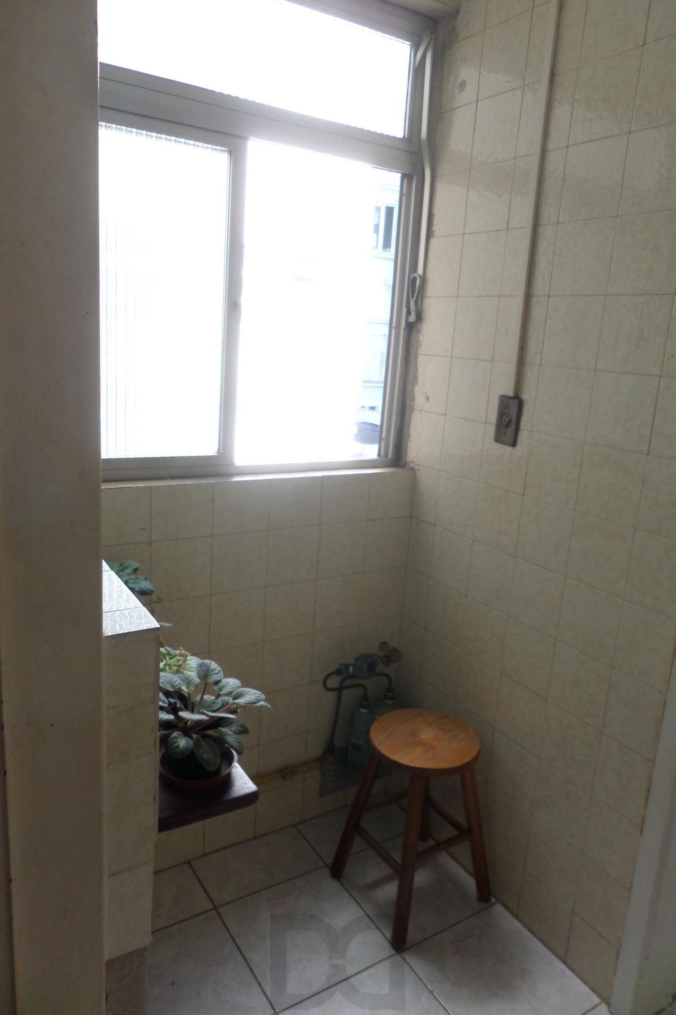Apartamento no Centro de 2 dormitórios dependência DESOCUPADO — foto 32