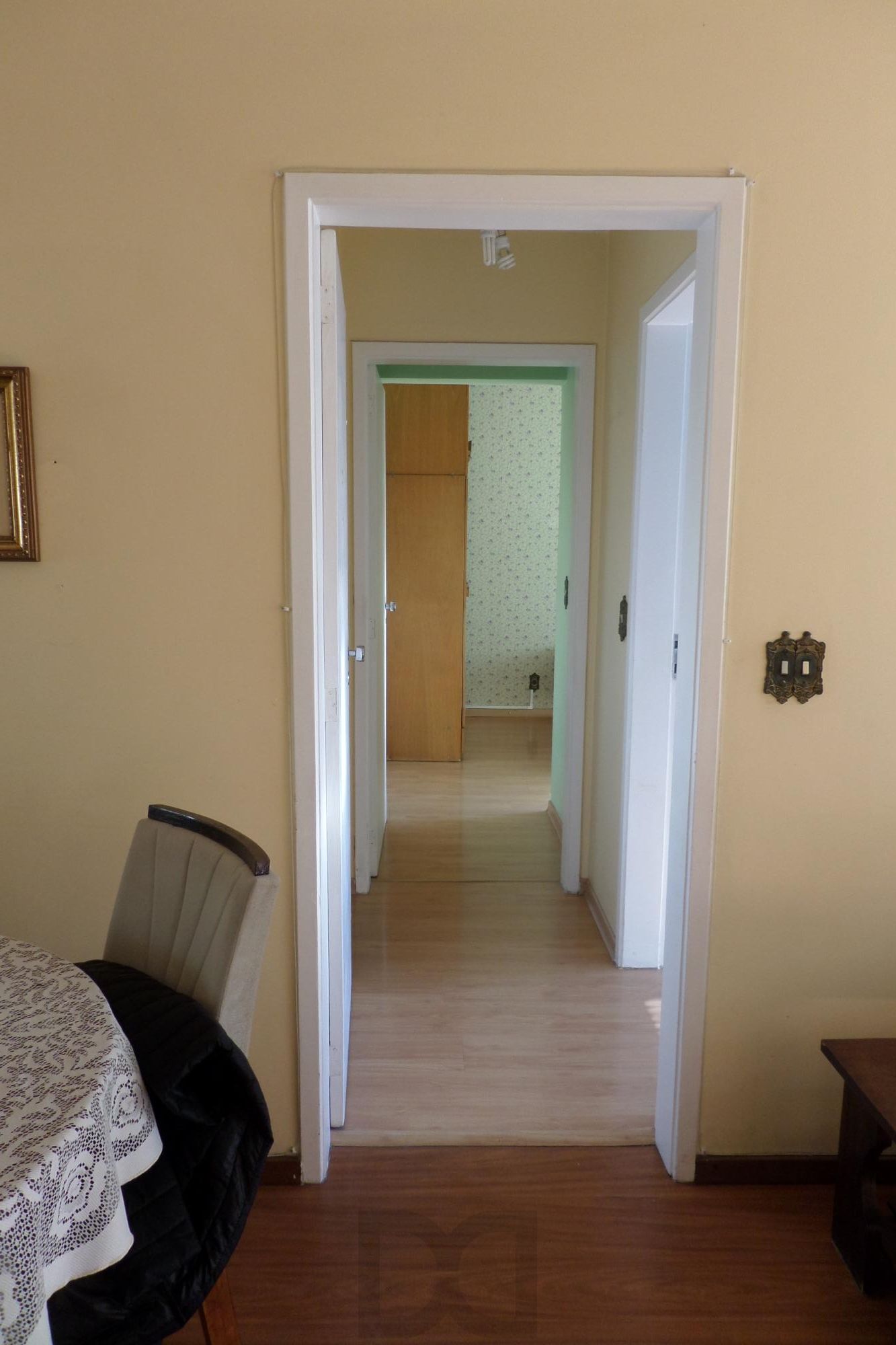 Apartamento no Centro de 2 dormitórios dependência DESOCUPADO — foto 8