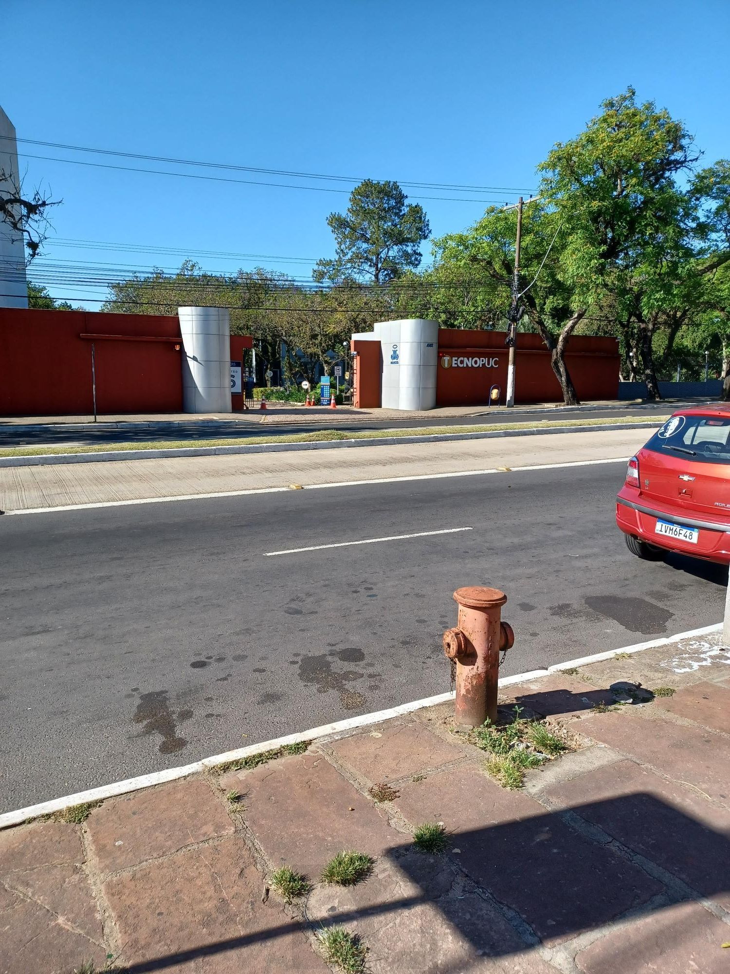 EXCELENTE APTO 1 DORM NA BENTO GONÇALVES EM FRENTE AO TECNO PUC — foto 15