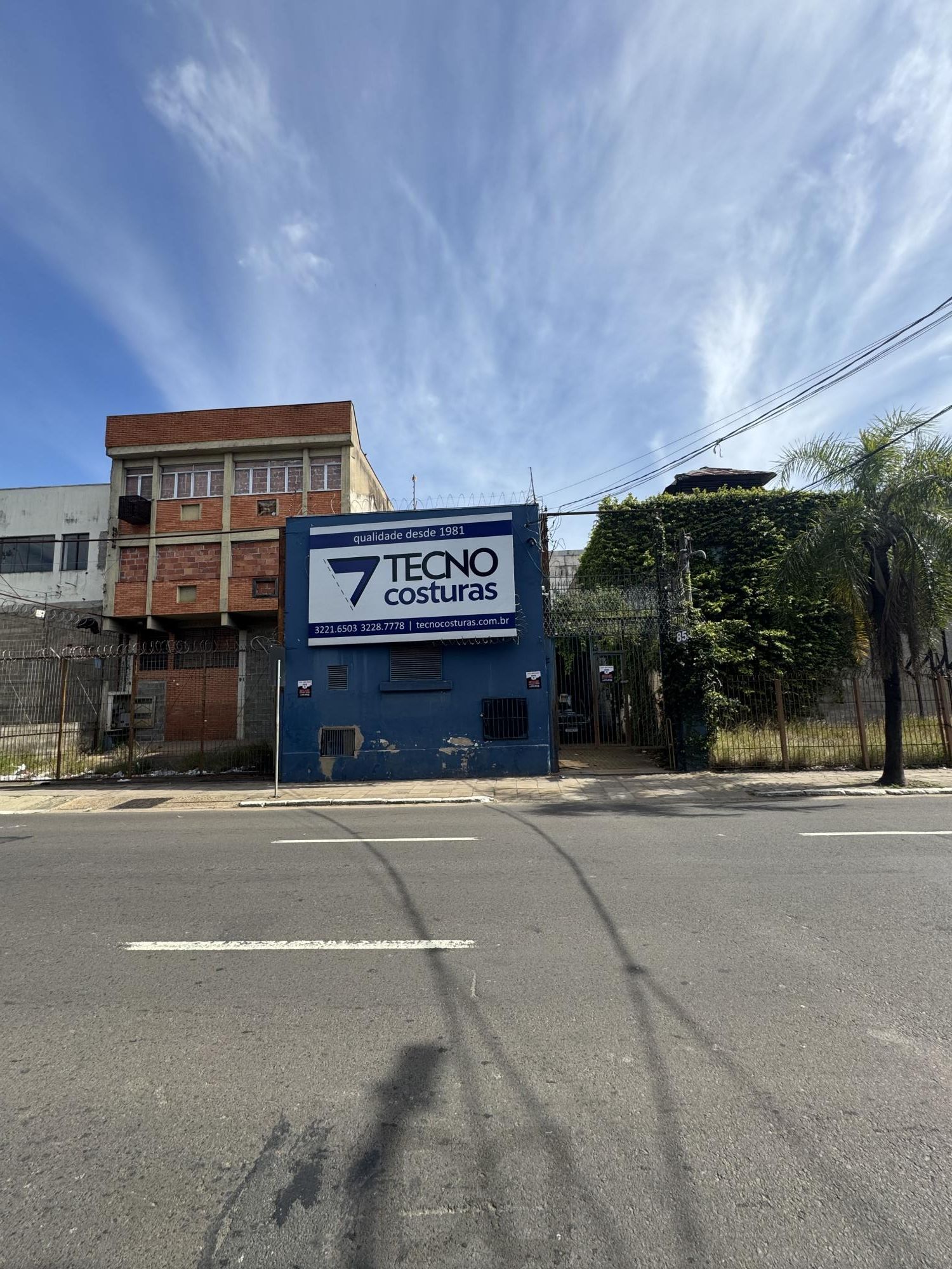 Pavilhão 451m² à venda no Floresta | Escritório + Loft + 3/4 vagas — foto 1