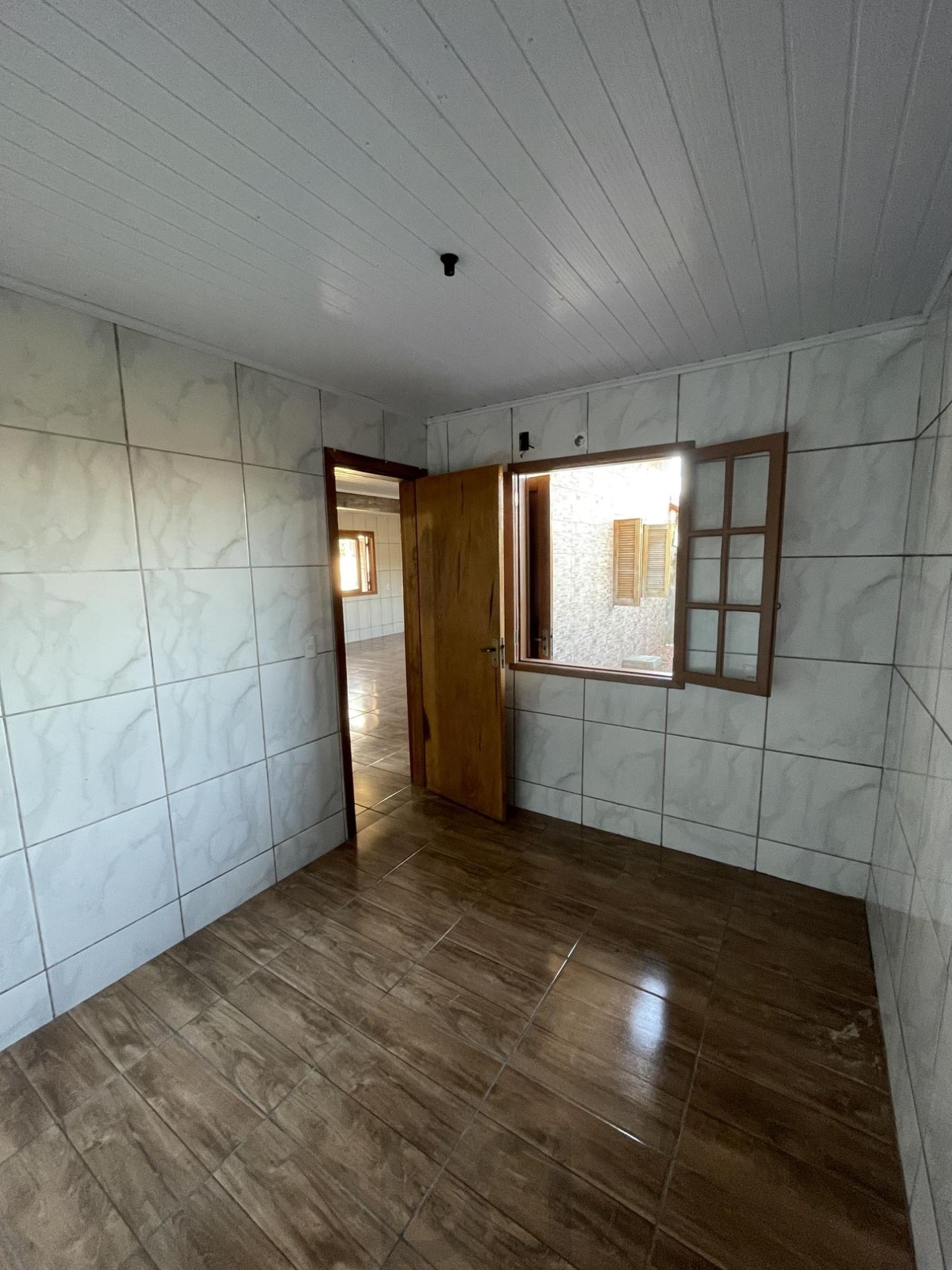 Excelente casa térrea com pátio e vaga para 2 carros! — foto 12