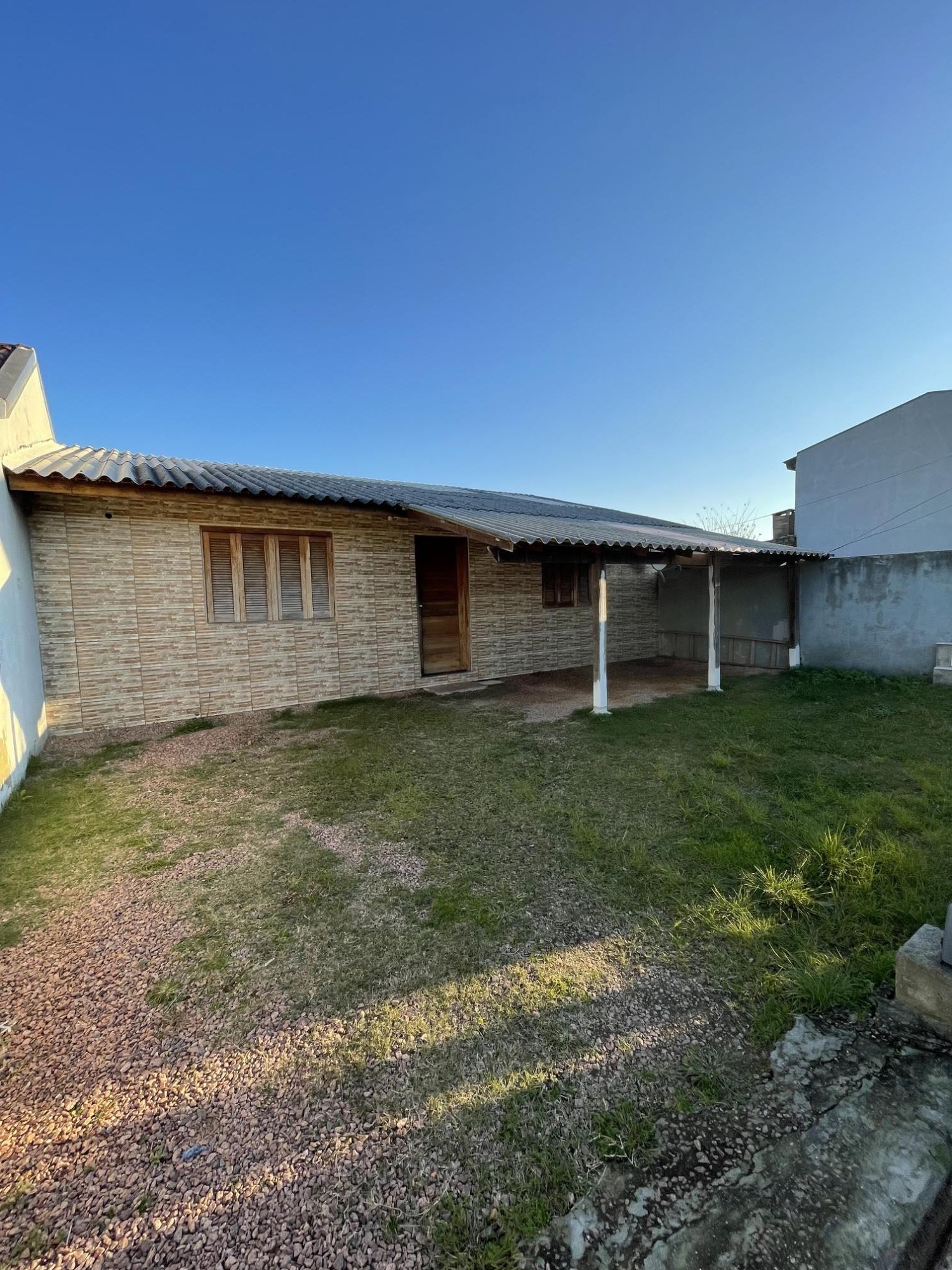 Excelente casa térrea com pátio e vaga para 2 carros! — foto 1
