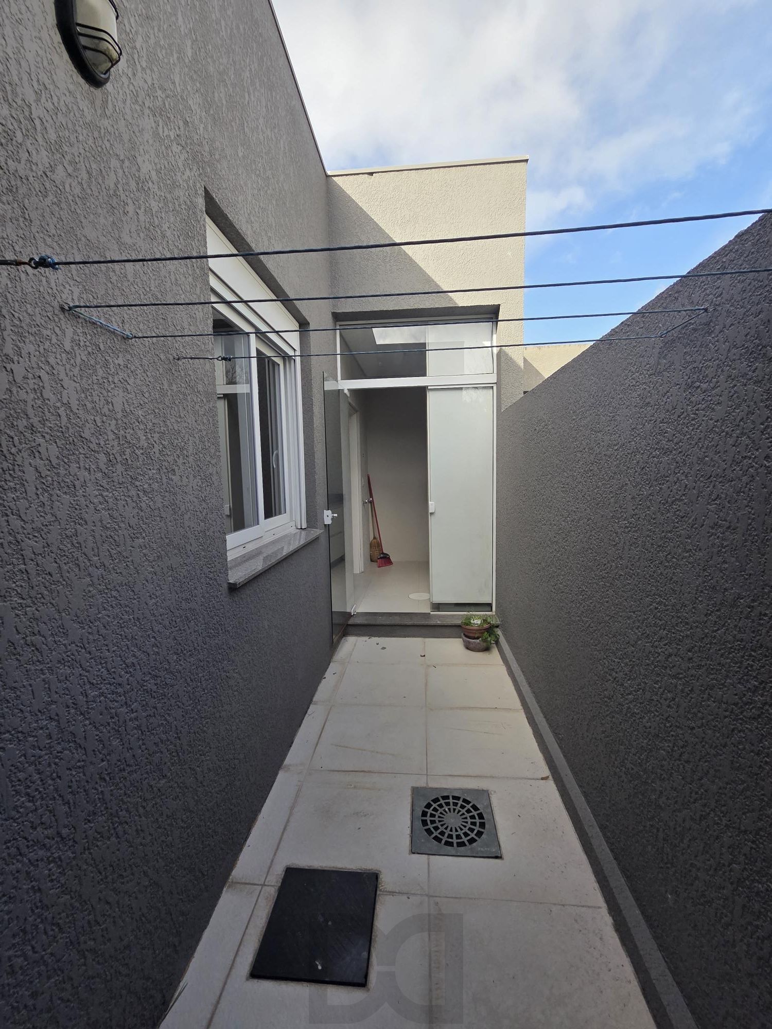 Exclusiva Casa Térrea com 3 Suítes em Condomínio Privativo no Bairro Guarujá — foto 13