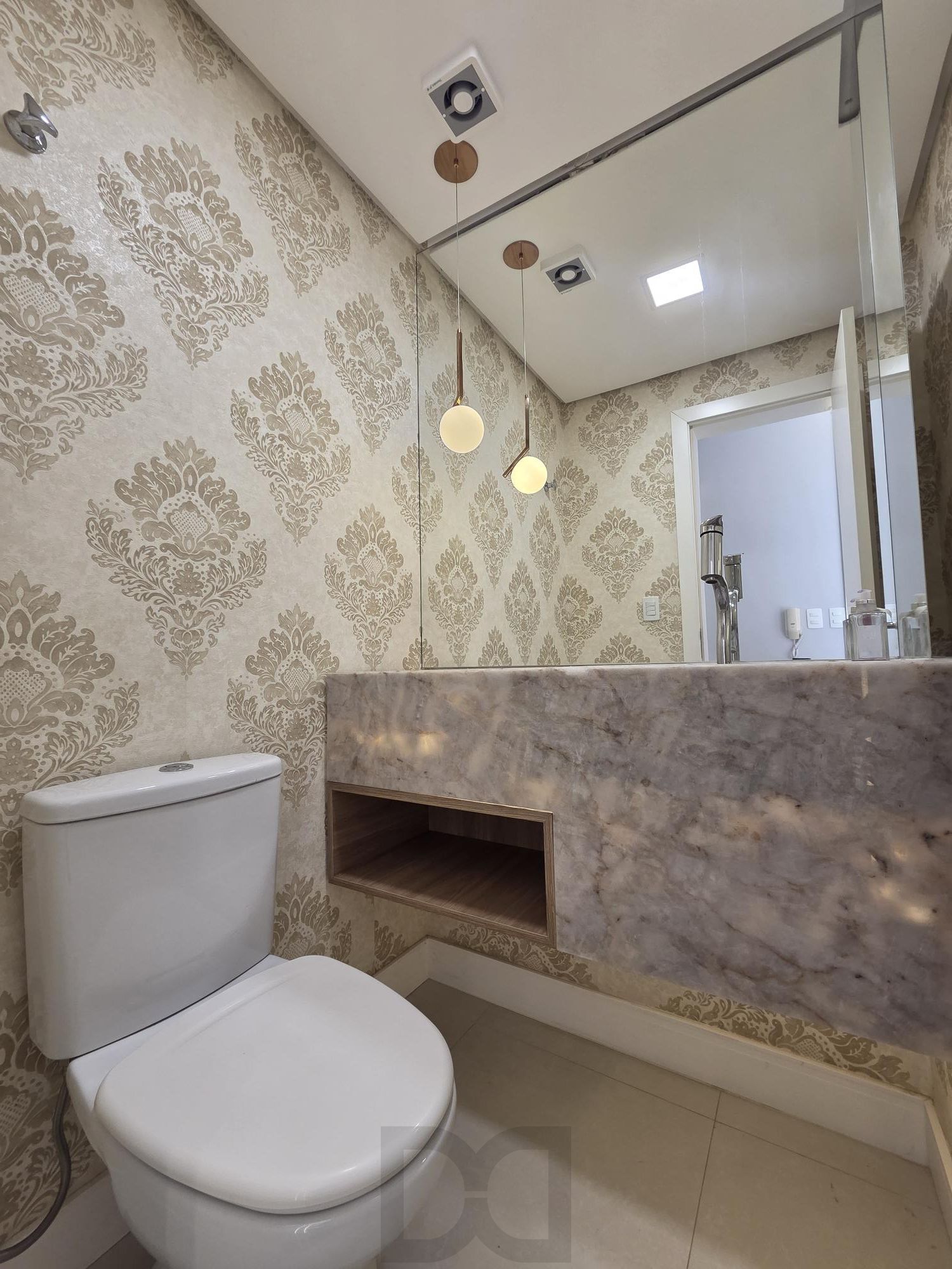 Exclusiva Casa Térrea com 3 Suítes em Condomínio Privativo no Bairro Guarujá — foto 20