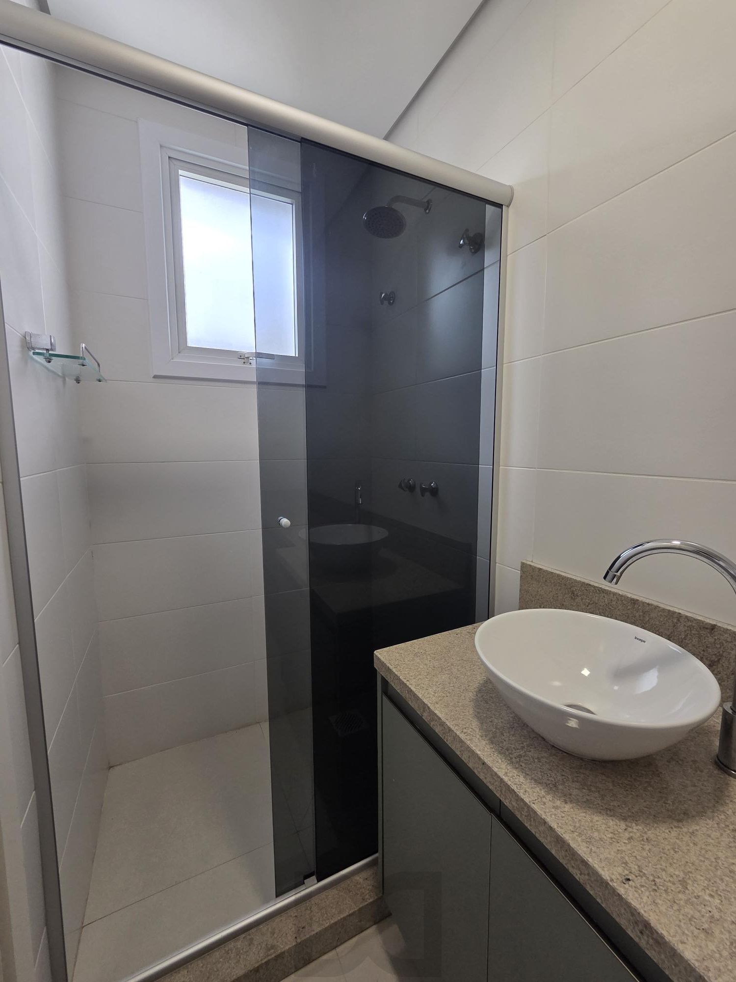 Exclusiva Casa Térrea com 3 Suítes em Condomínio Privativo no Bairro Guarujá — foto 26