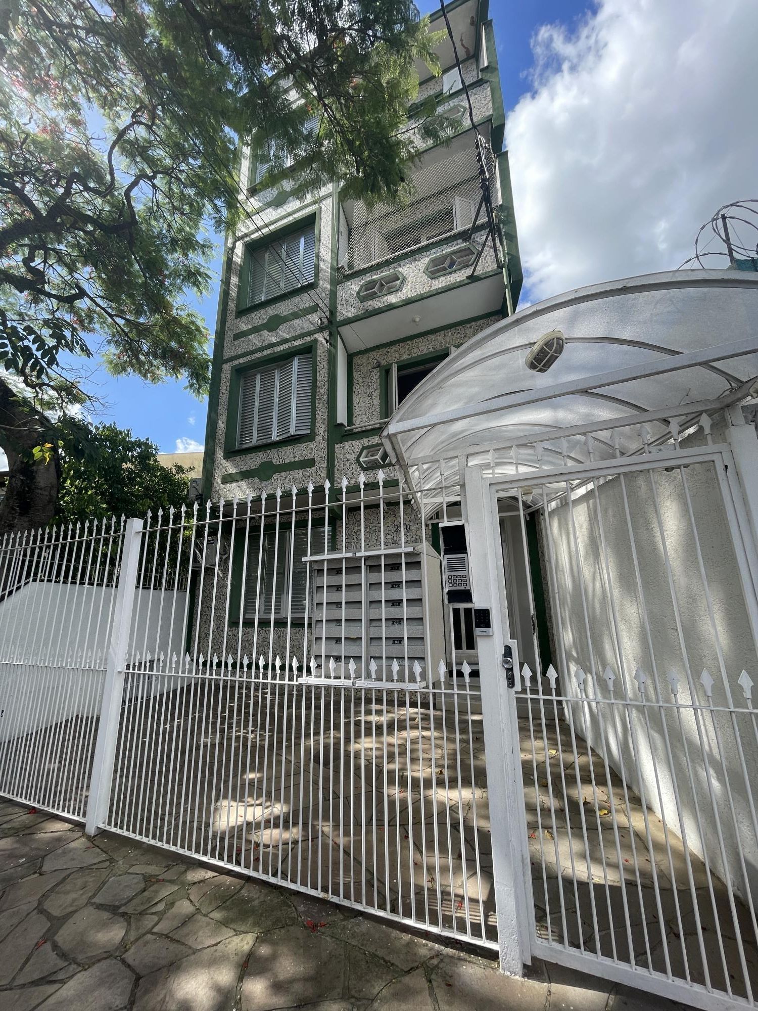 Apartamento 01 dormitório em Porto Alegre Bairro Floresta — foto 1