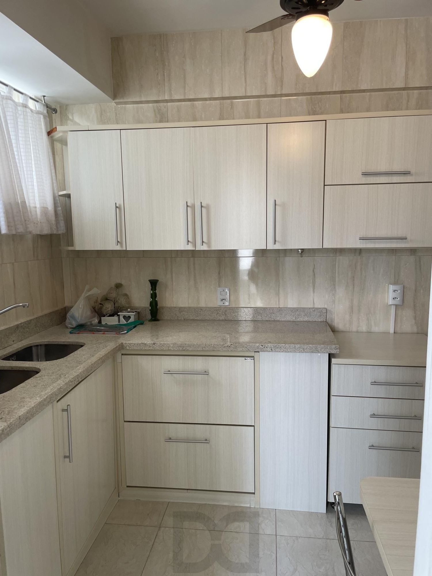 Apartamento no bairro Menino Deus com 3 dormitórios com vaga e elevador — foto 22