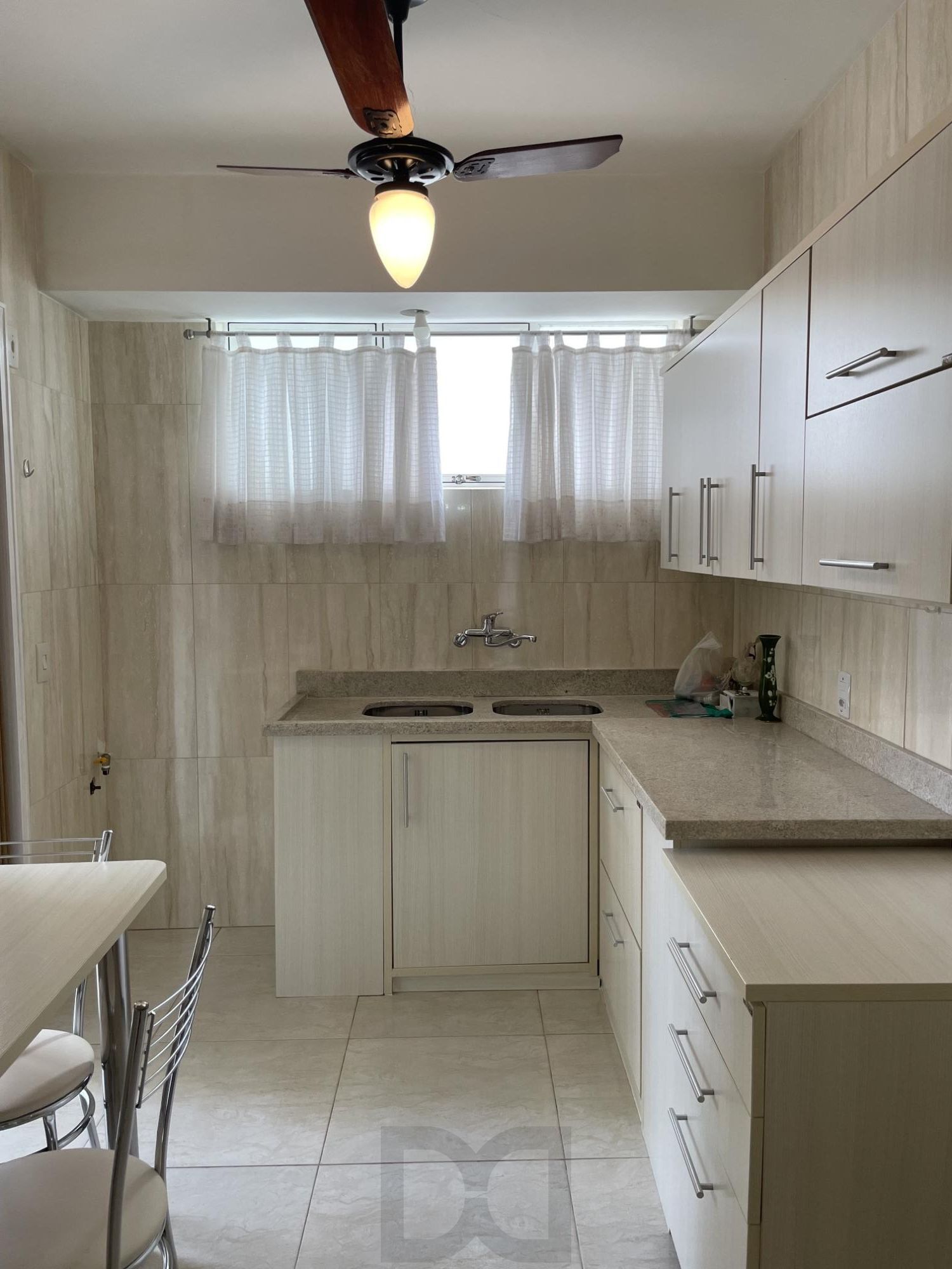 Apartamento no bairro Menino Deus com 3 dormitórios com vaga e elevador — foto 16
