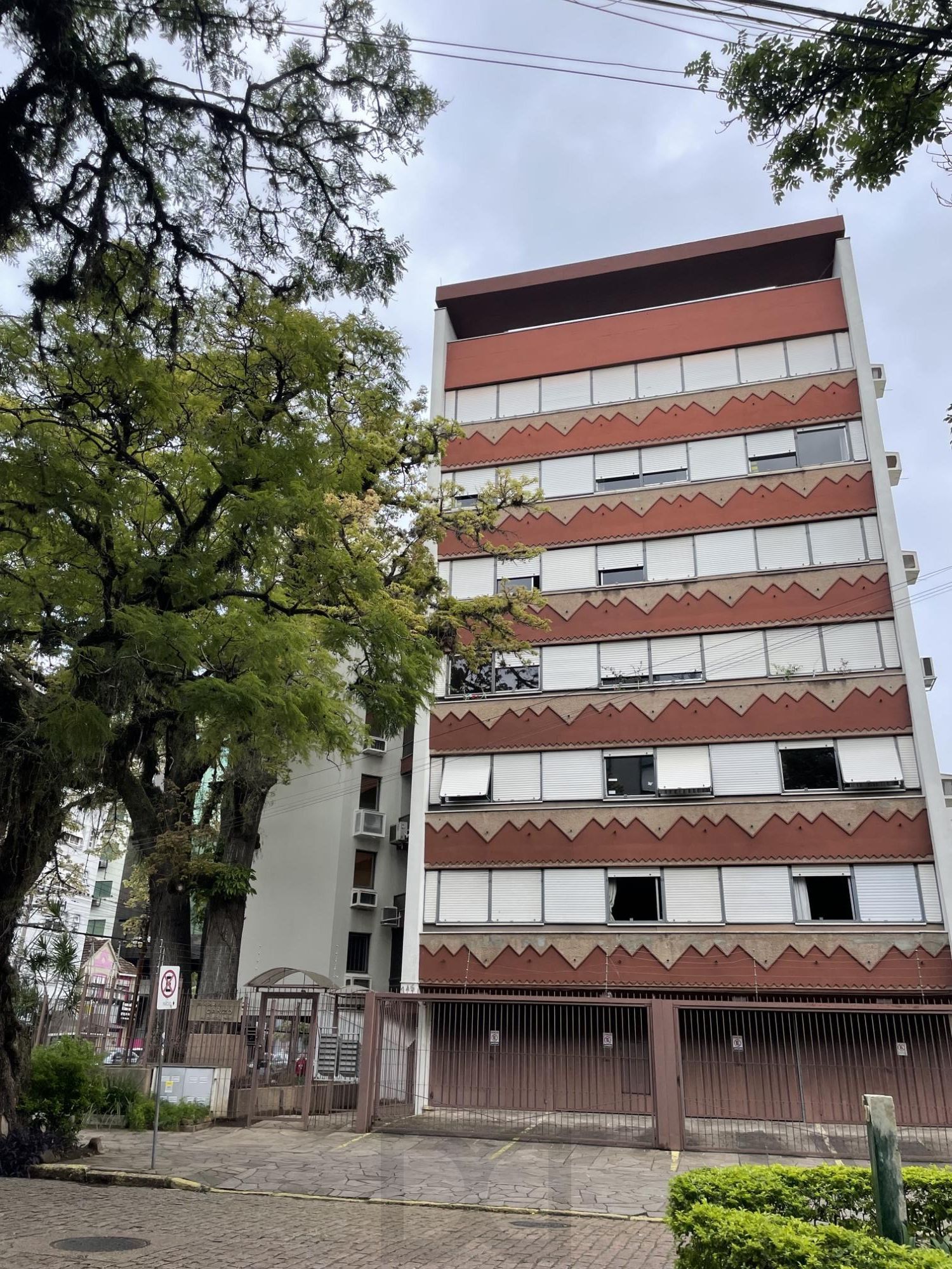 Apartamento no bairro Menino Deus com 3 dormitórios com vaga e elevador — foto 3