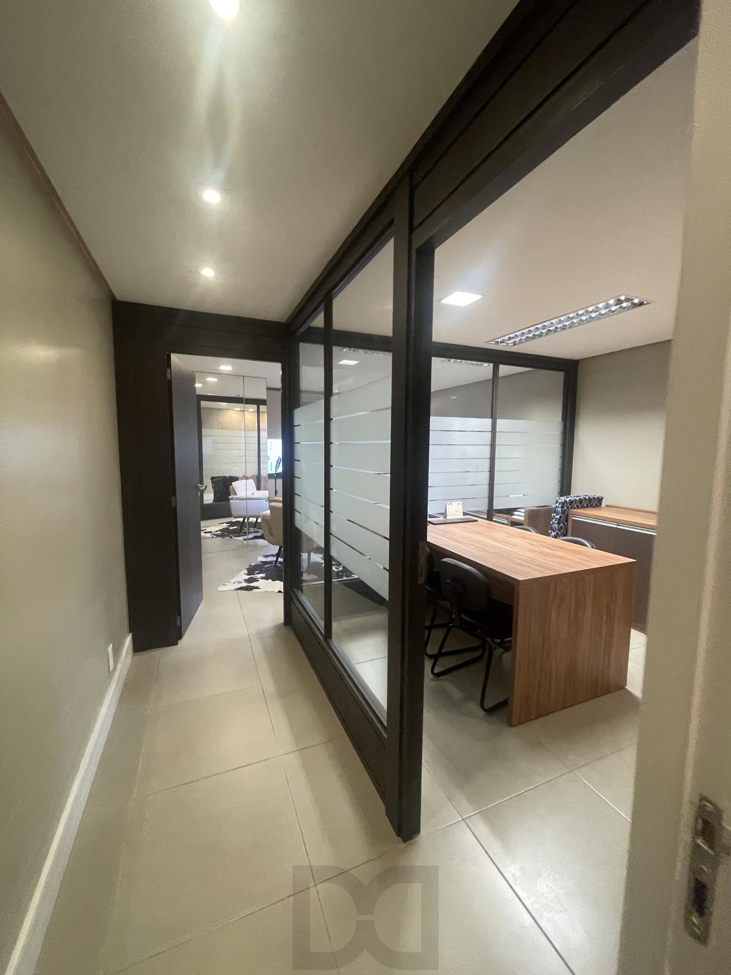 Ampla sala comercial com vaga de garagem escriturada — foto 18