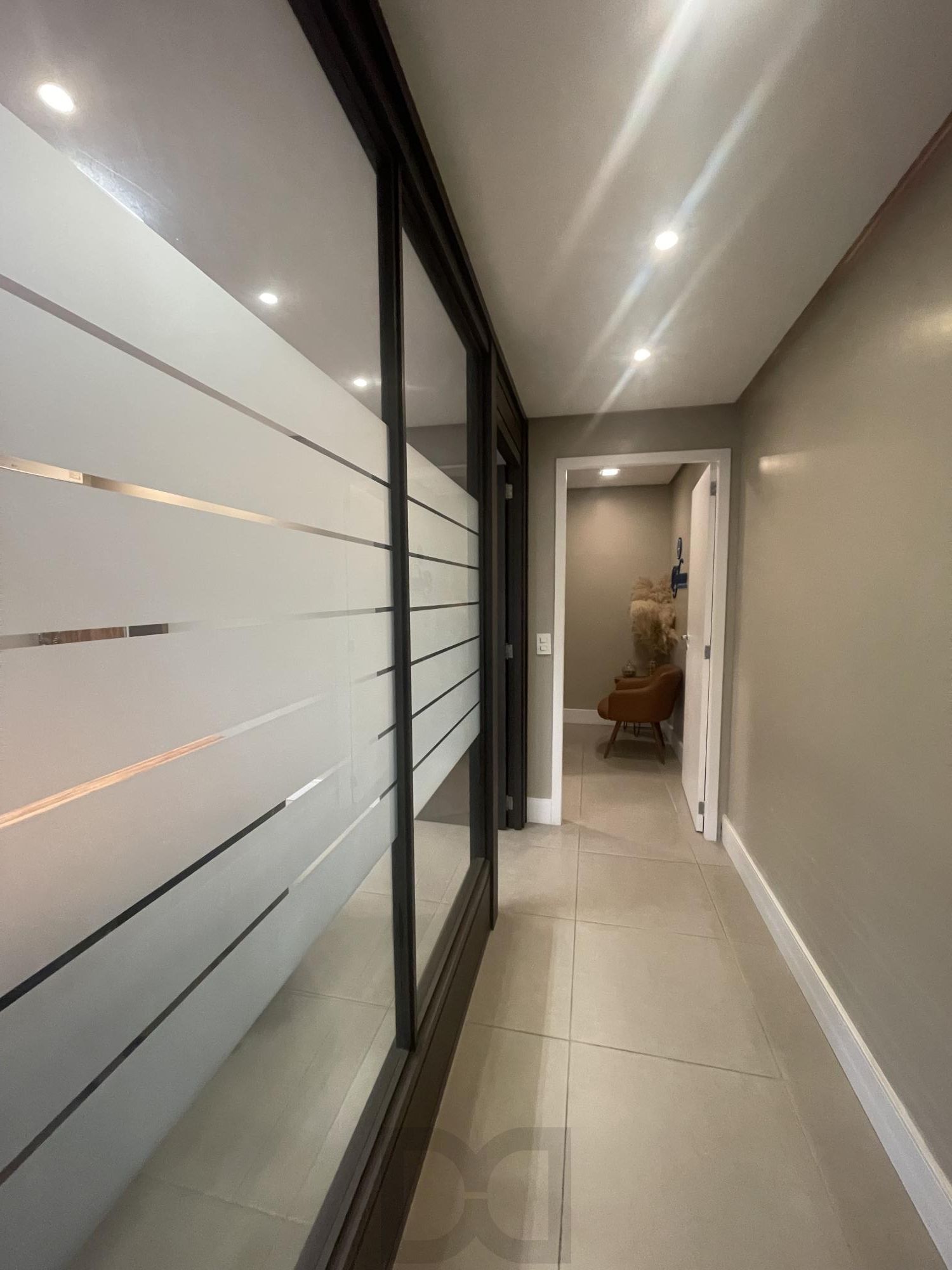 Ampla sala comercial com vaga de garagem escriturada — foto 19