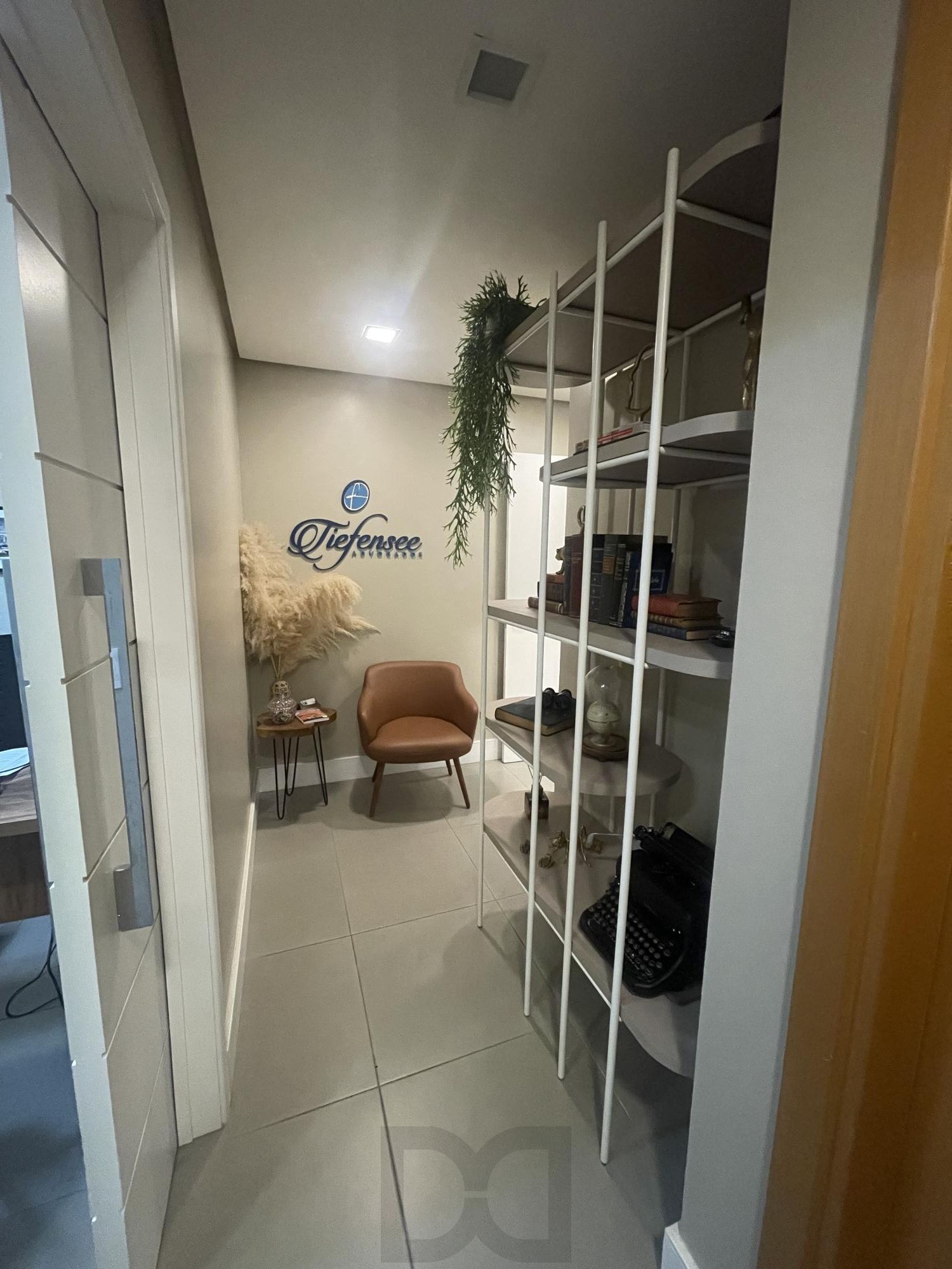 Ampla sala comercial com vaga de garagem escriturada — foto 30