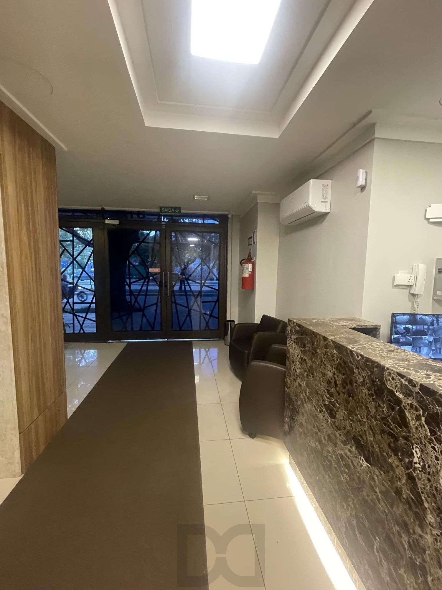 Ampla sala comercial com vaga de garagem escriturada — foto 9
