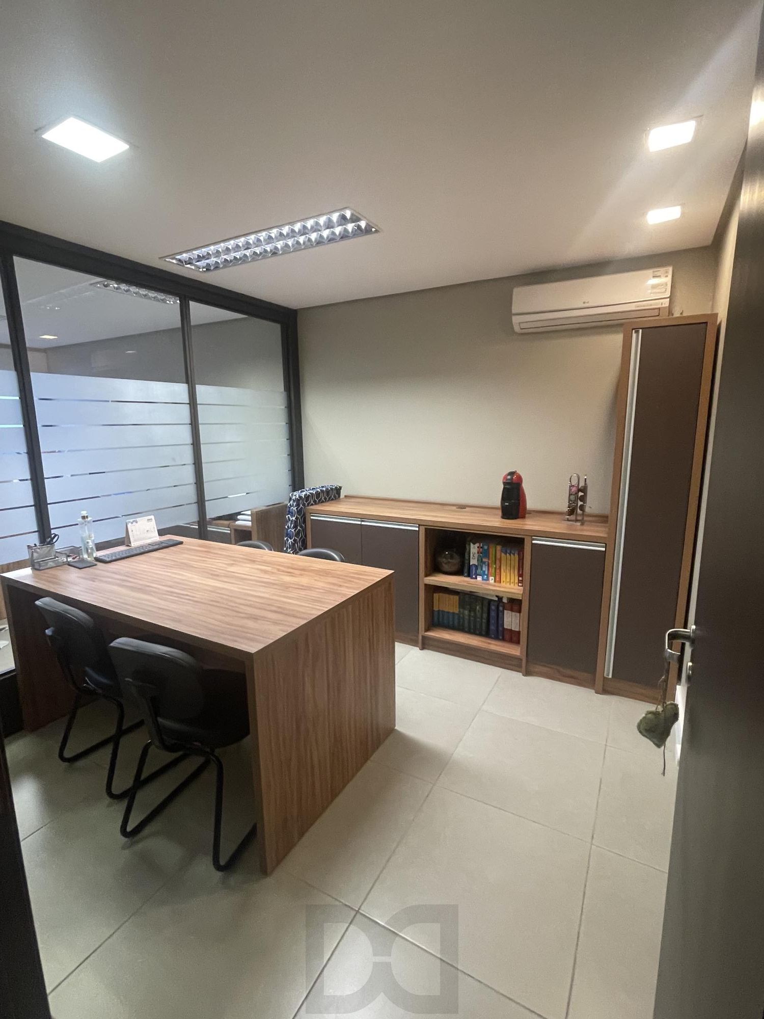 Ampla sala comercial com vaga de garagem escriturada — foto 37