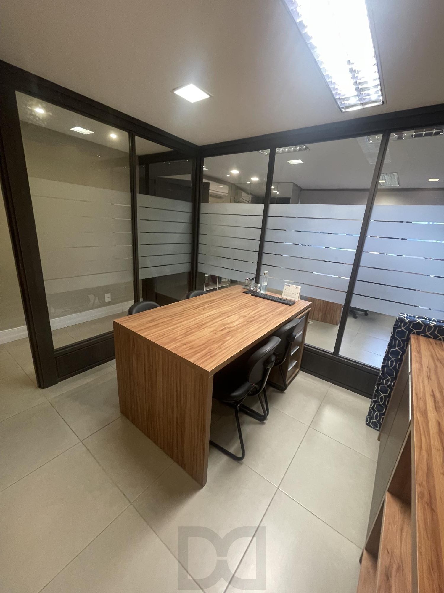 Ampla sala comercial com vaga de garagem escriturada — foto 35