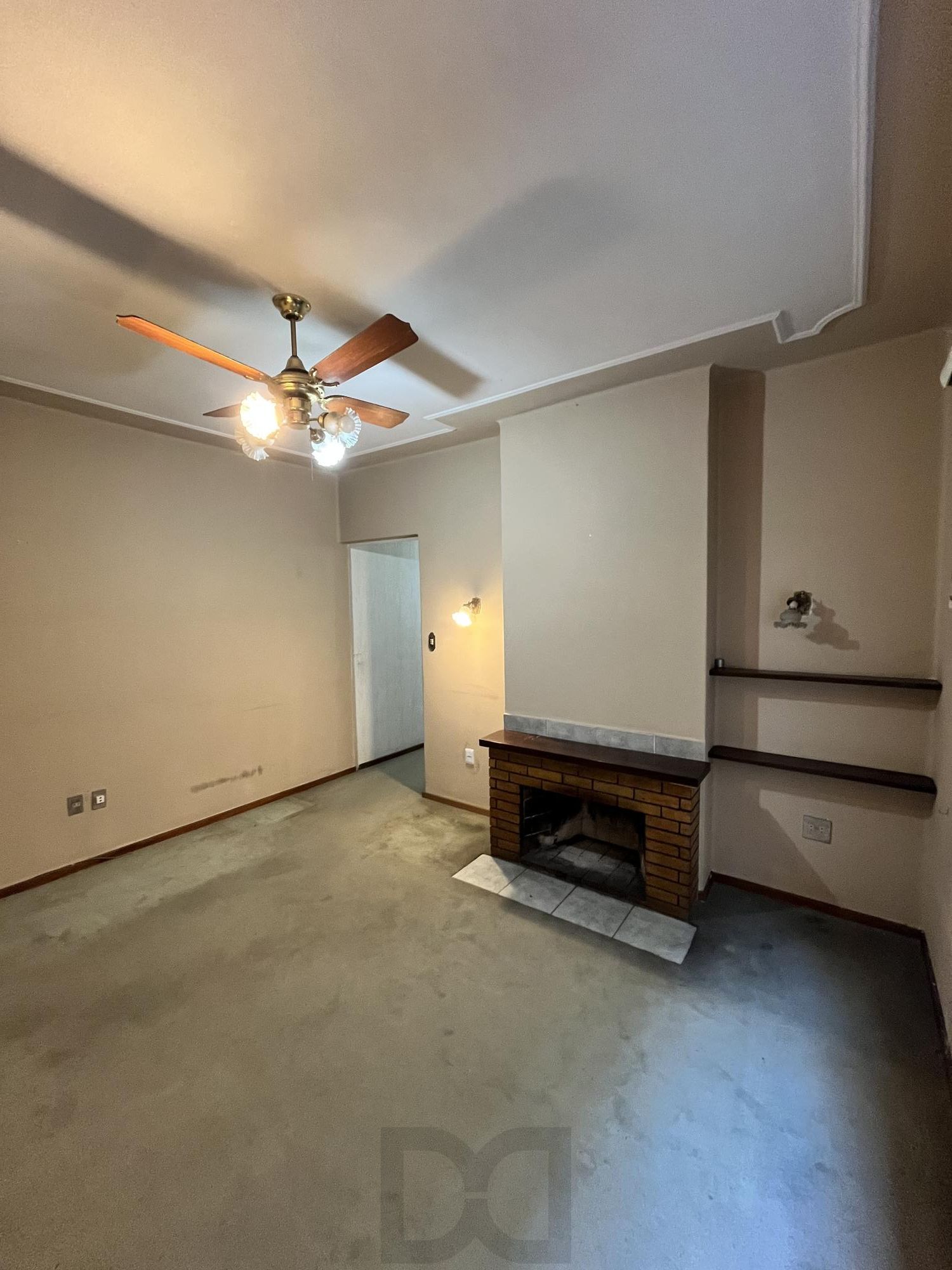 Apartamento de 2 quartos, lareira e dependência de empregada no bairro Floresta — foto 2