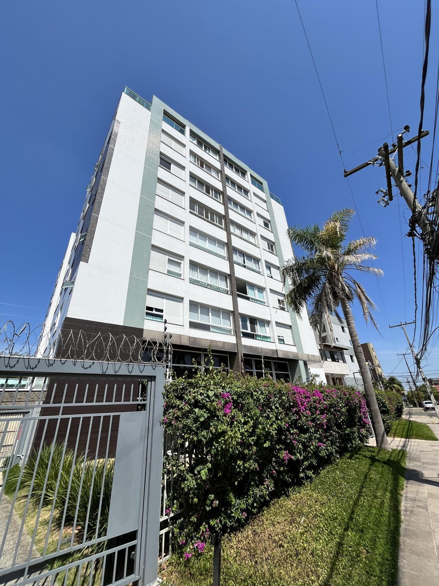 Apartamento de 3 quartos, 2 suítes e 2 vagas de garagem no Menino Deus em POA/RS — foto 1