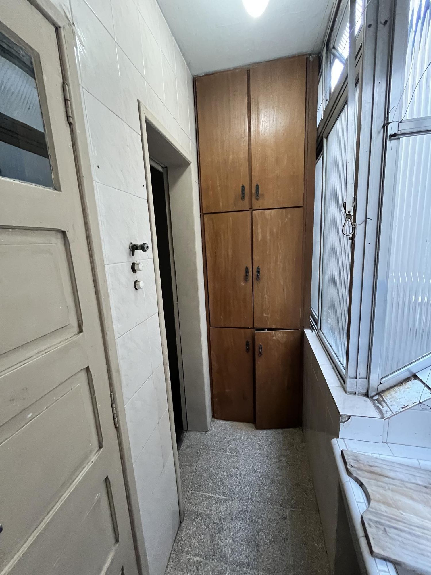 Apartamento de 2 quartos, lareira e dependência de empregada no bairro Floresta — foto 6