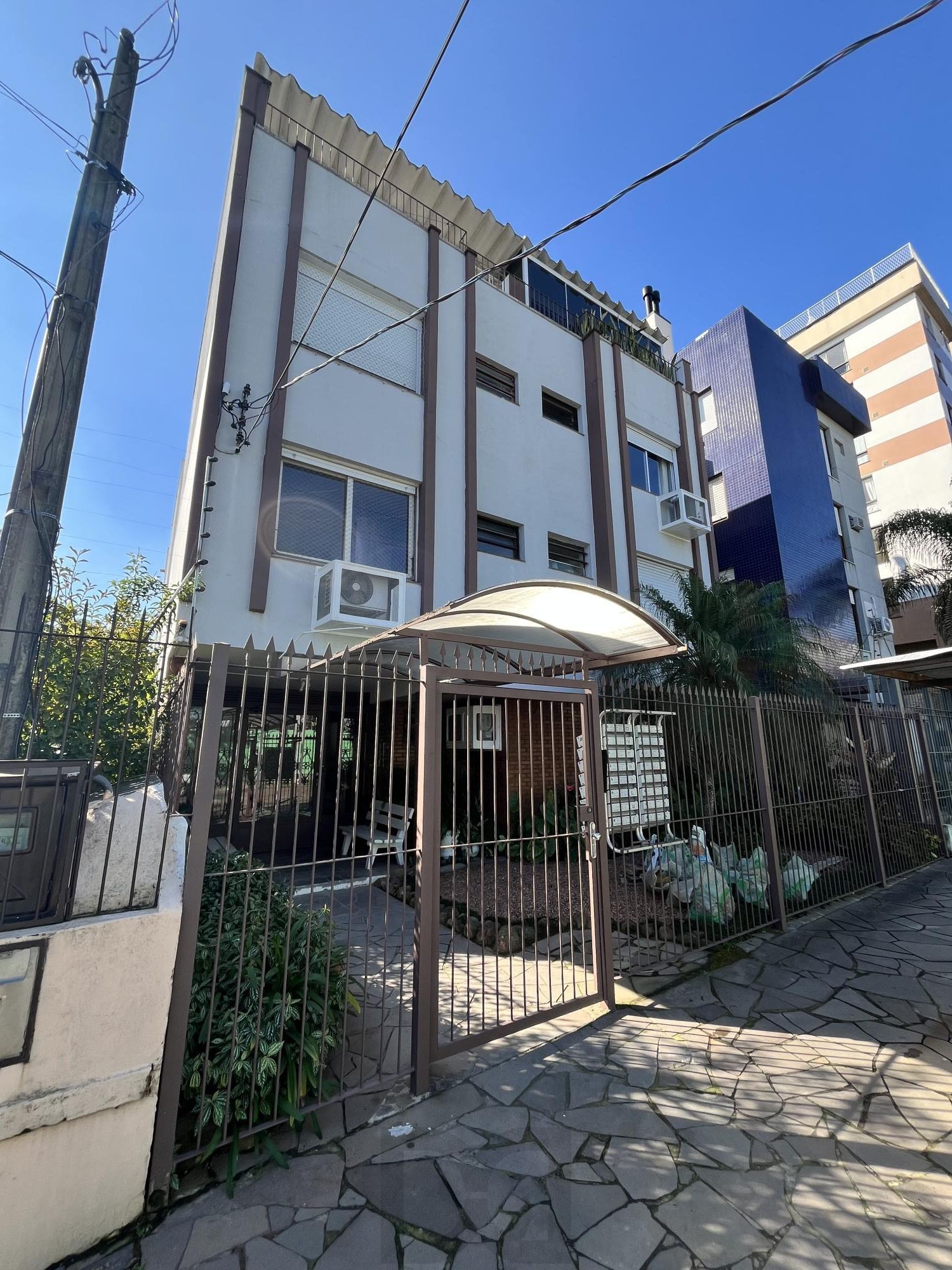 JK transformado em 1 dormitório com pátio privativo no bairro Petrópolis — foto 21